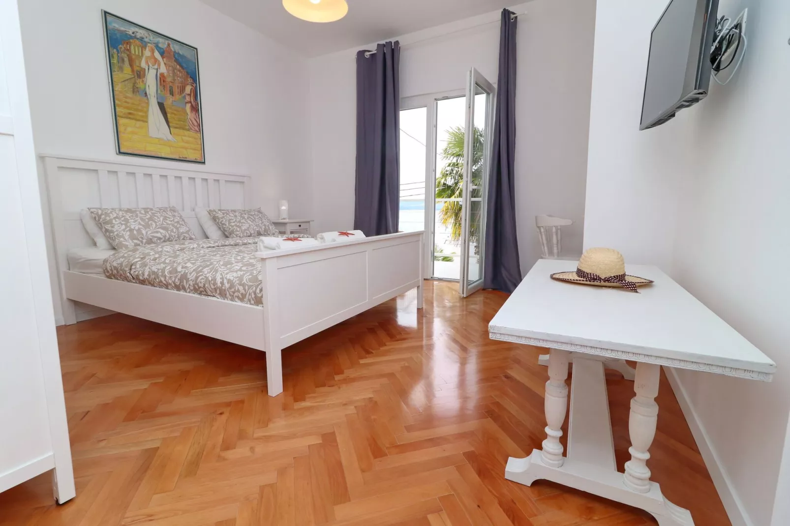 Holiday Home Rosemary-Three Bedroom Holiday Home with Terrace and Partial Sea View-Chambre