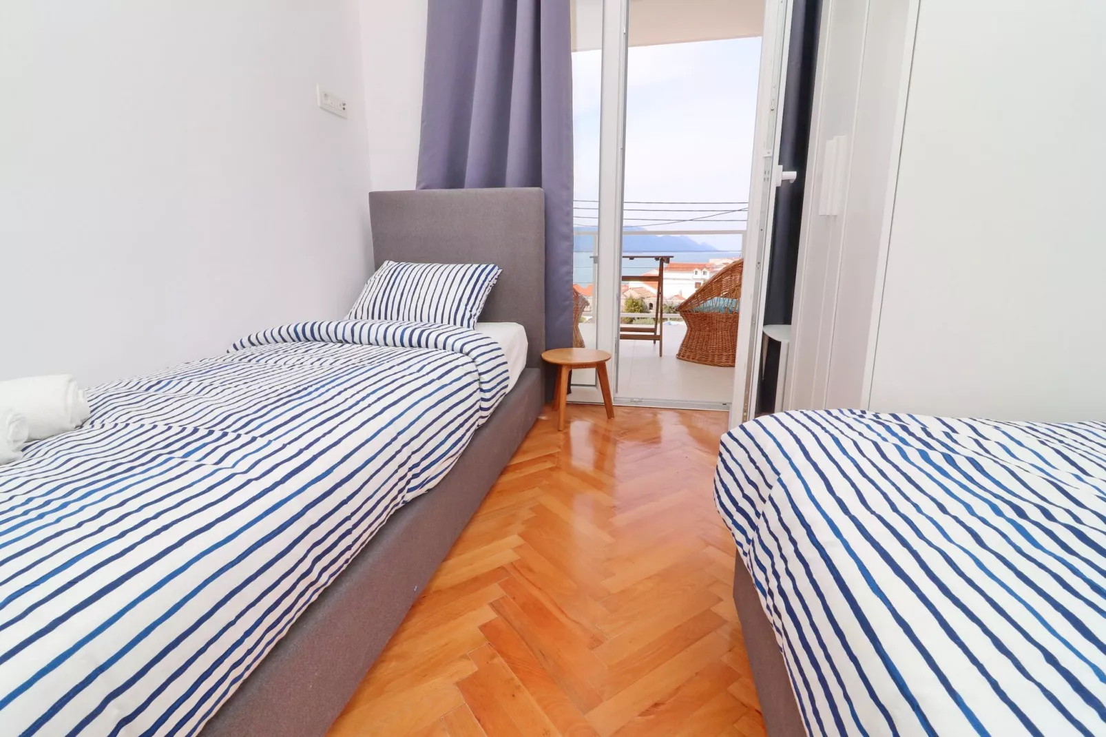 Holiday Home Rosemary-Three Bedroom Holiday Home with Terrace and Partial Sea View-Chambre