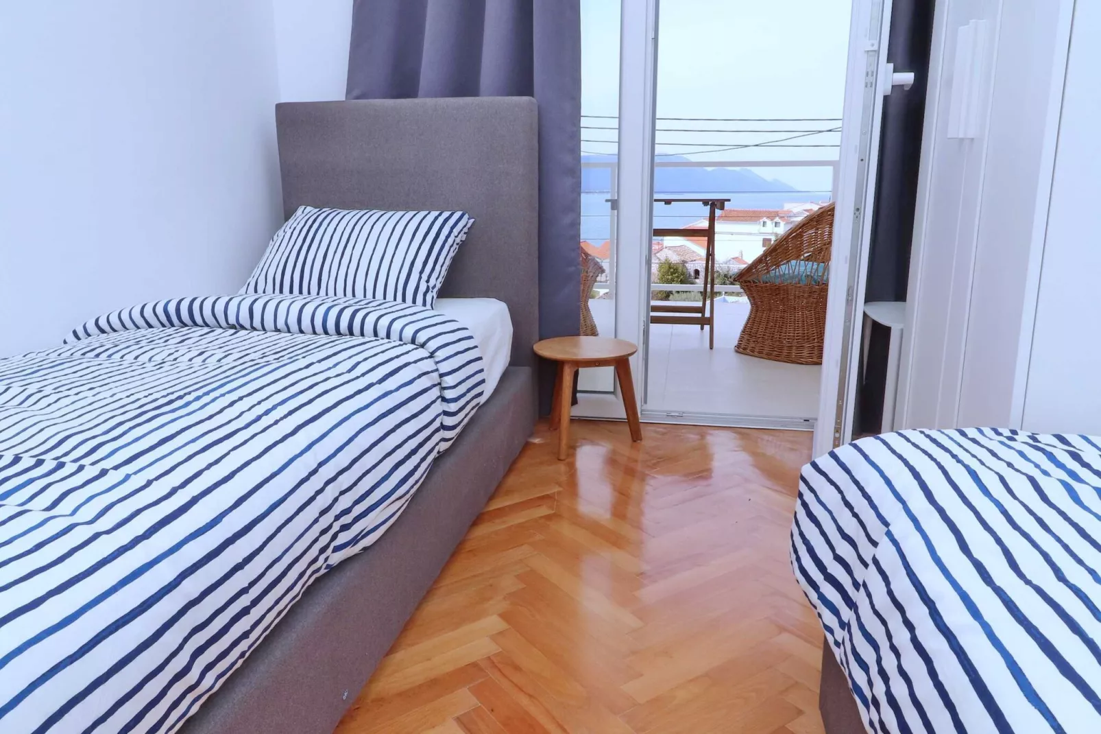 Holiday Home Rosemary-Three Bedroom Holiday Home with Terrace and Partial Sea View-Chambre