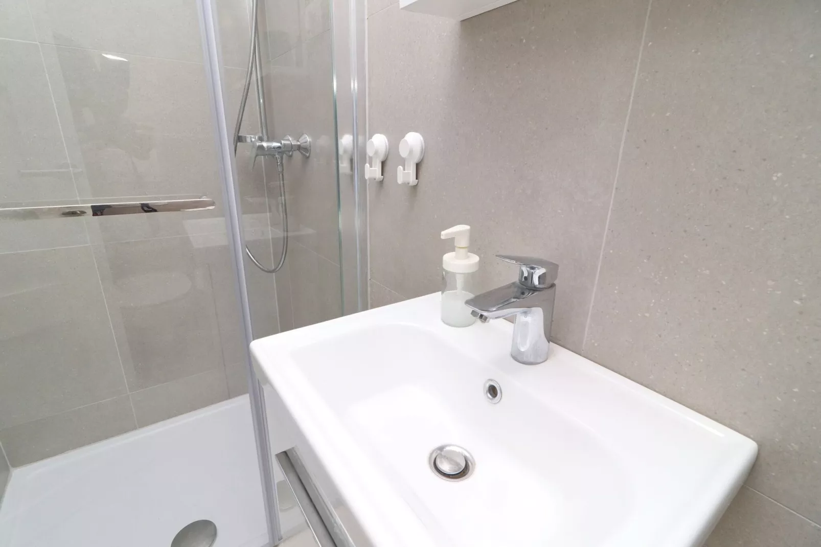 Holiday Home Rosemary-Three Bedroom Holiday Home with Terrace and Partial Sea View-Salle de bain