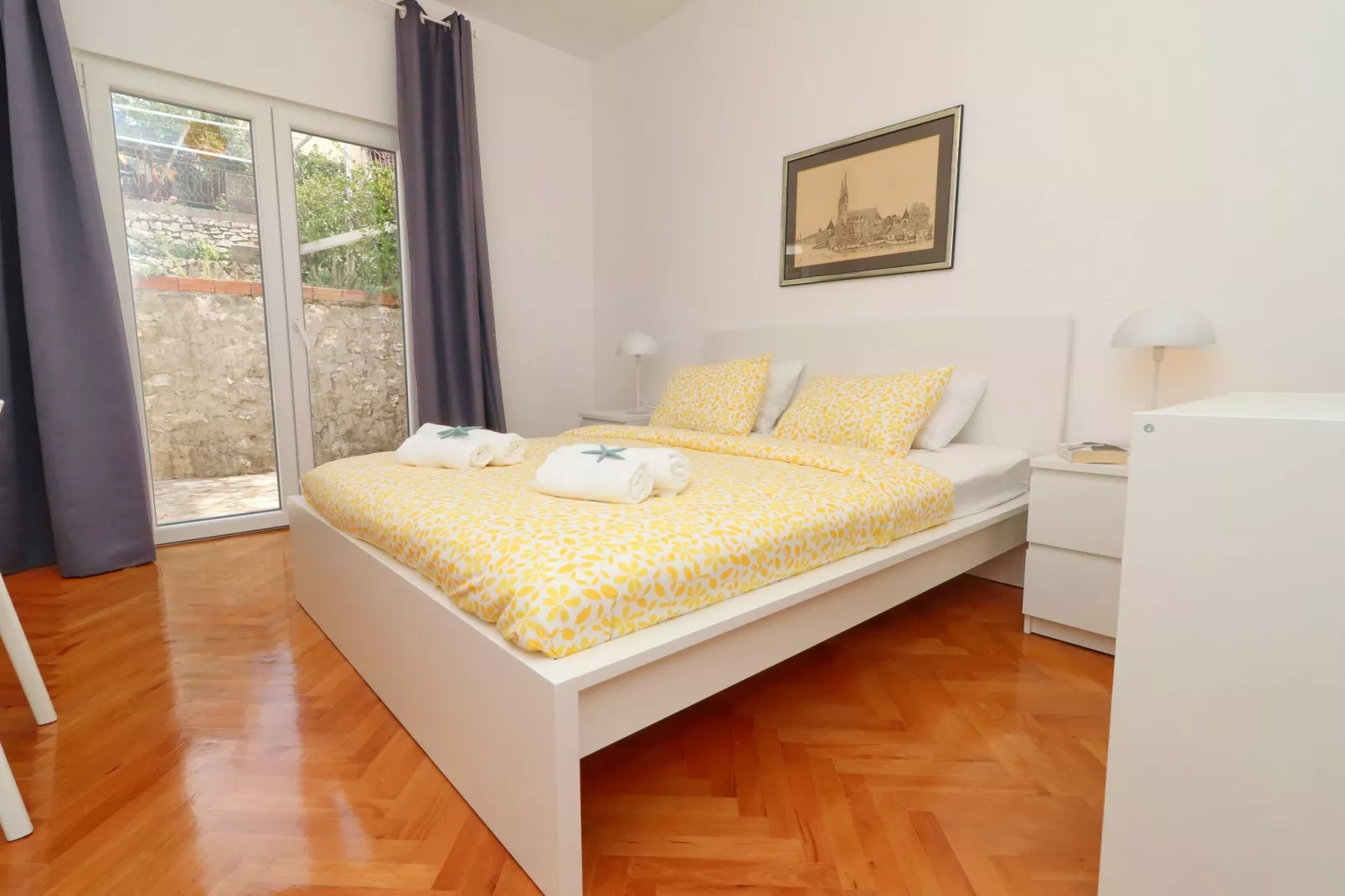 Holiday Home Rosemary-Three Bedroom Holiday Home with Terrace and Partial Sea View-Chambre