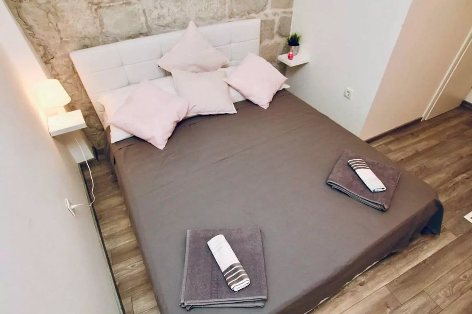 Dalmatian White Shell Apartment- Two Bedroom Apartment-Bedroom