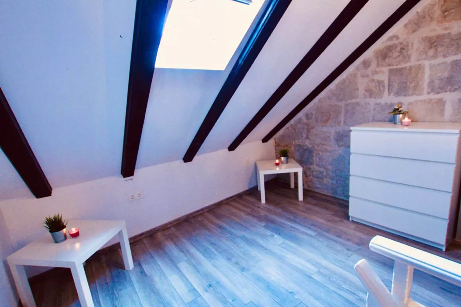 Dalmatian White Shell Apartment- Two Bedroom Apartment-Indoor