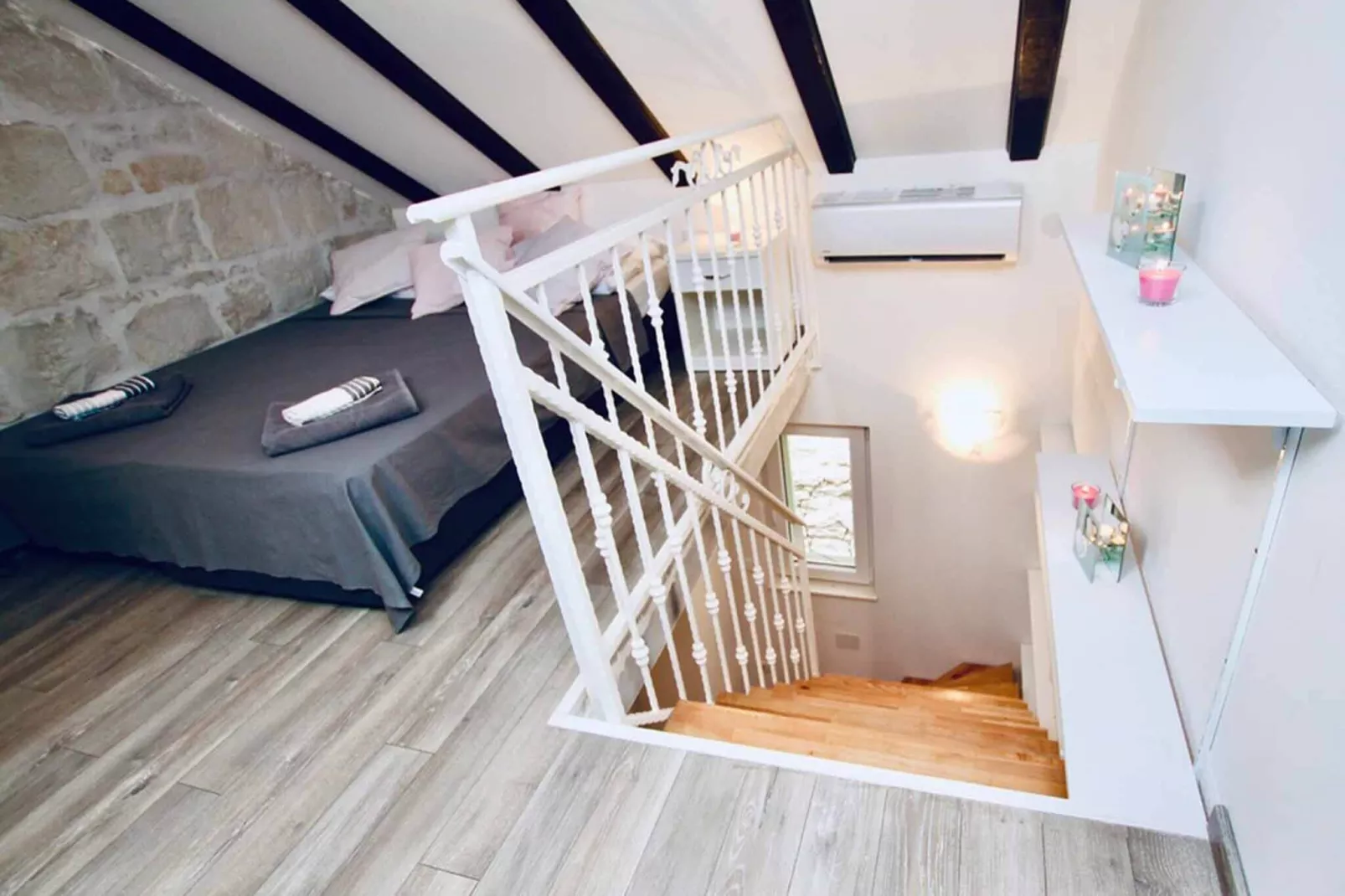 Dalmatian White Shell Apartment- Two Bedroom Apartment-Indoor