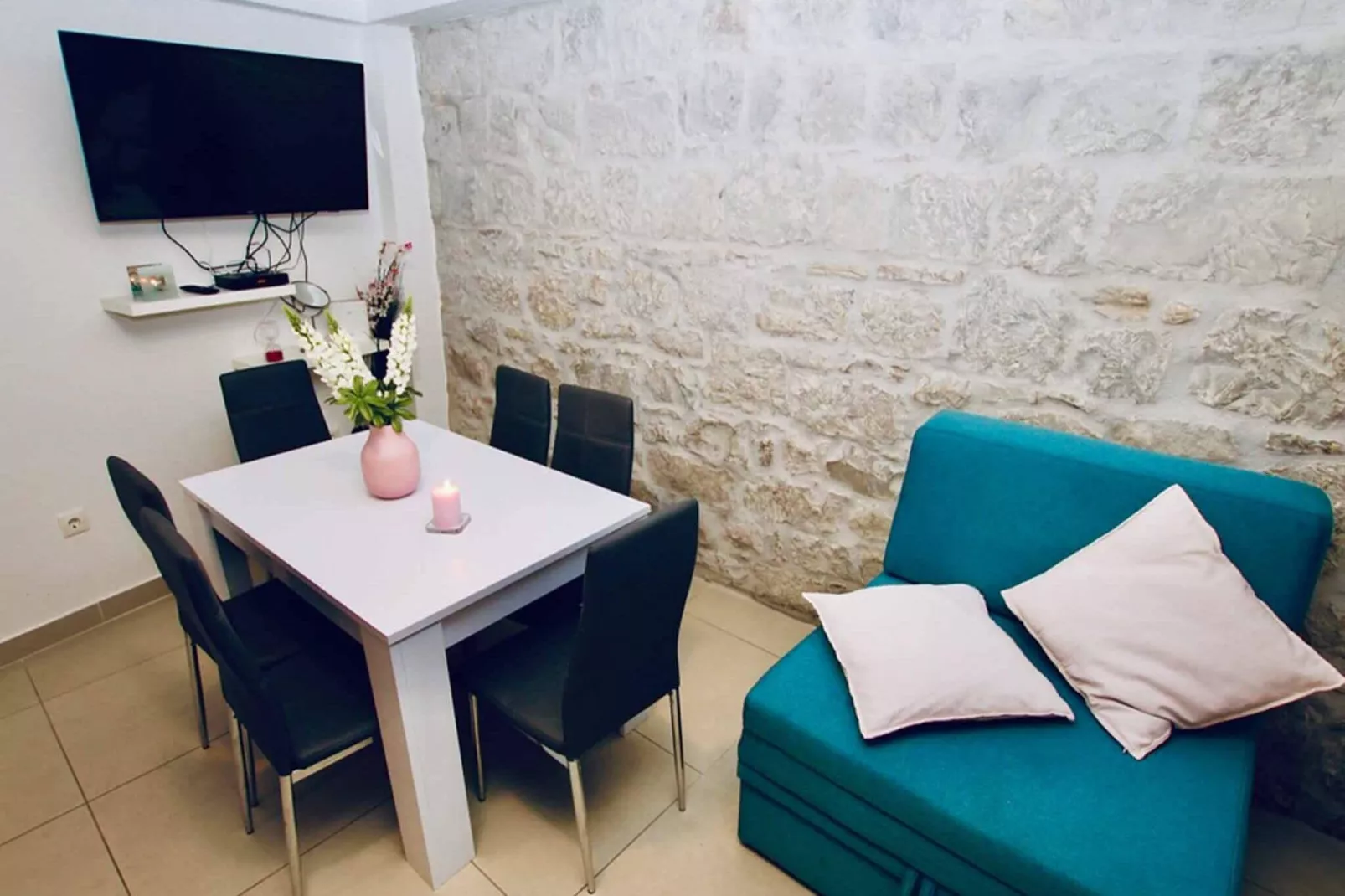 Dalmatian White Shell Apartment- Two Bedroom Apartment-Indoor