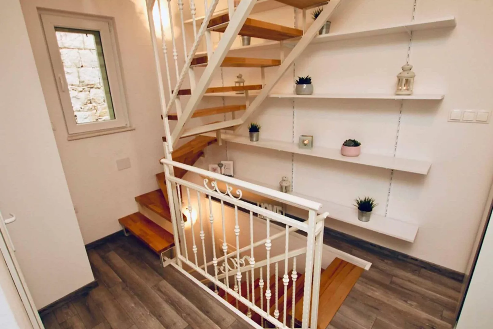 Dalmatian White Shell Apartment- Two Bedroom Apartment-Indoor