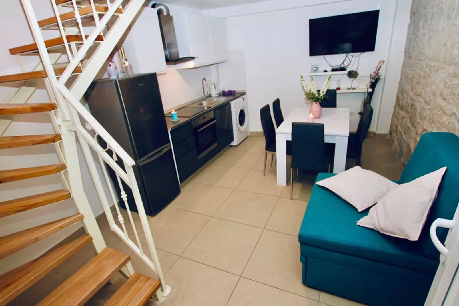 Dalmatian White Shell Apartment- Two Bedroom Apartment-Indoor