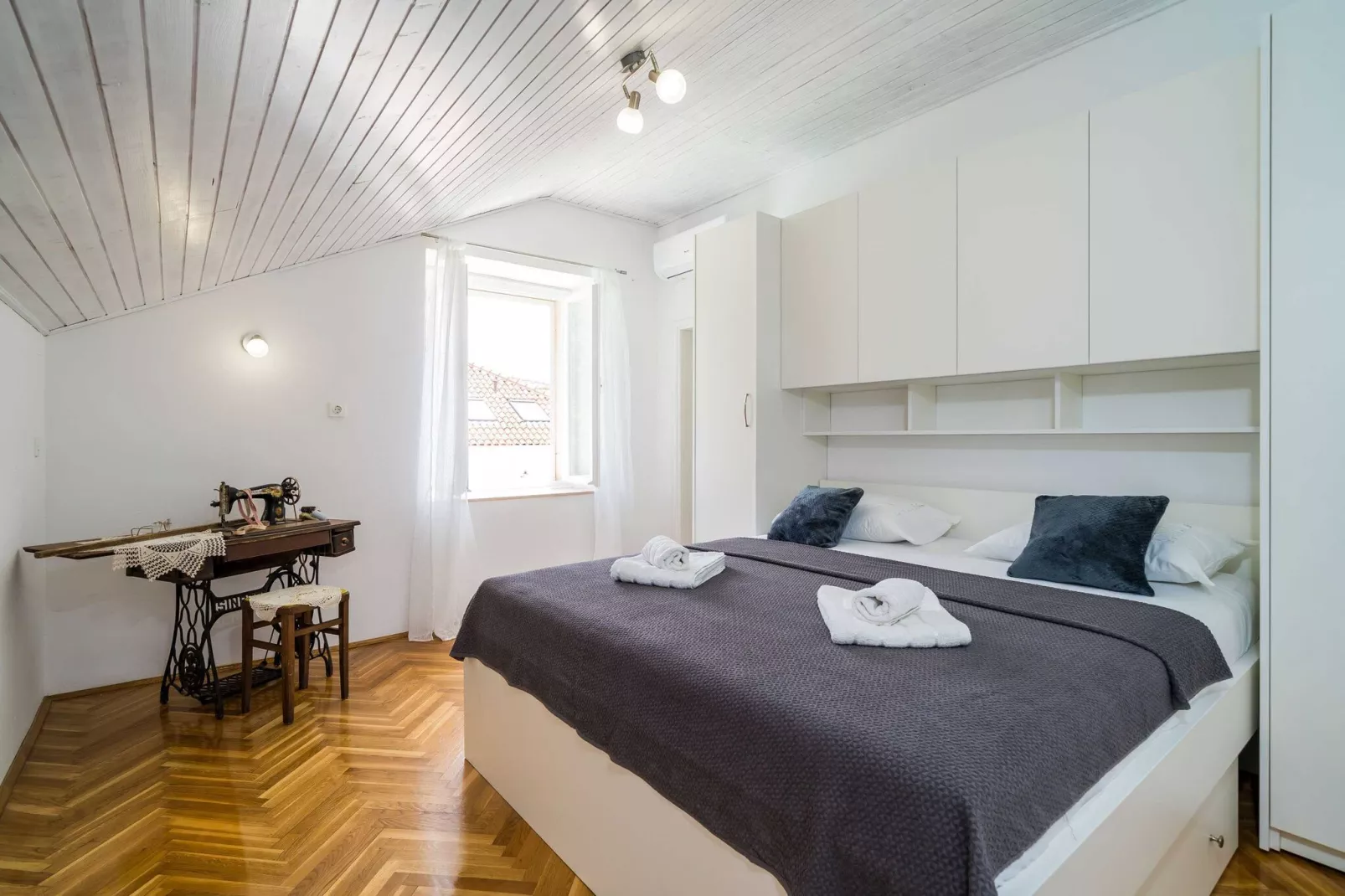 Villa Ro-Ma - Three Bedroom Villa with Terrace and Sea View-Chambre