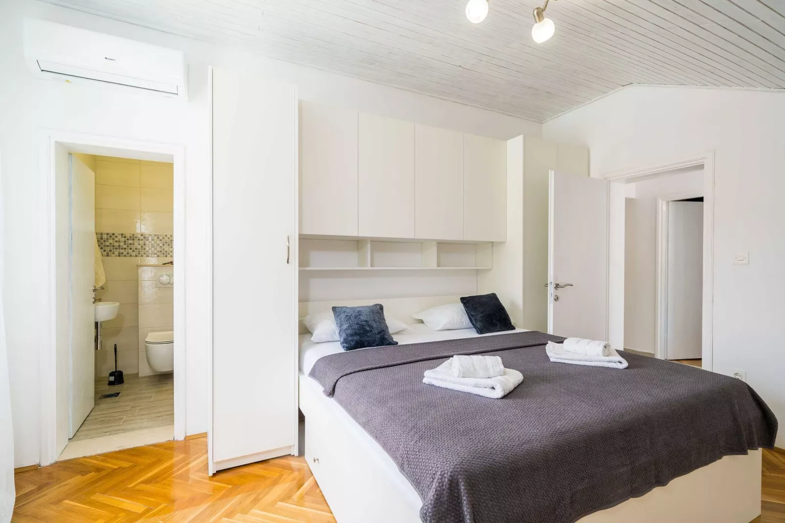 Villa Ro-Ma - Three Bedroom Villa with Terrace and Sea View-Chambre