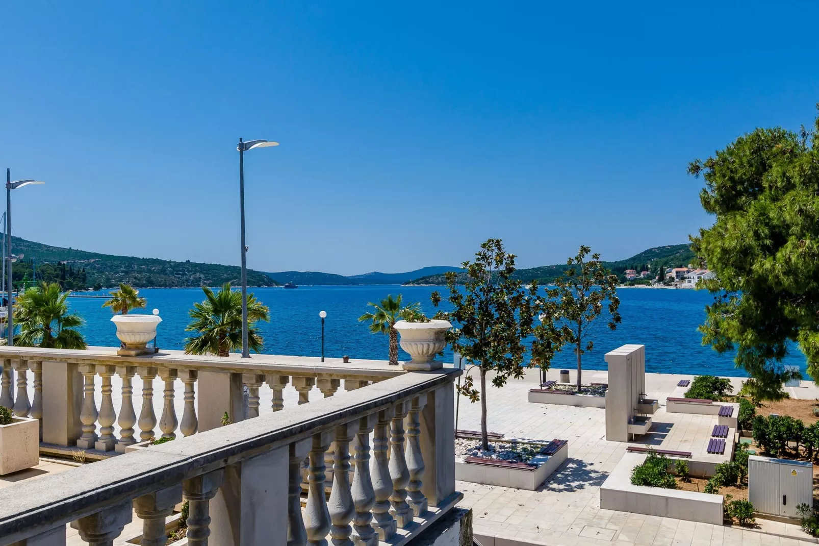 Villa Ro-Ma - Three Bedroom Villa with Terrace and Sea View-Vue