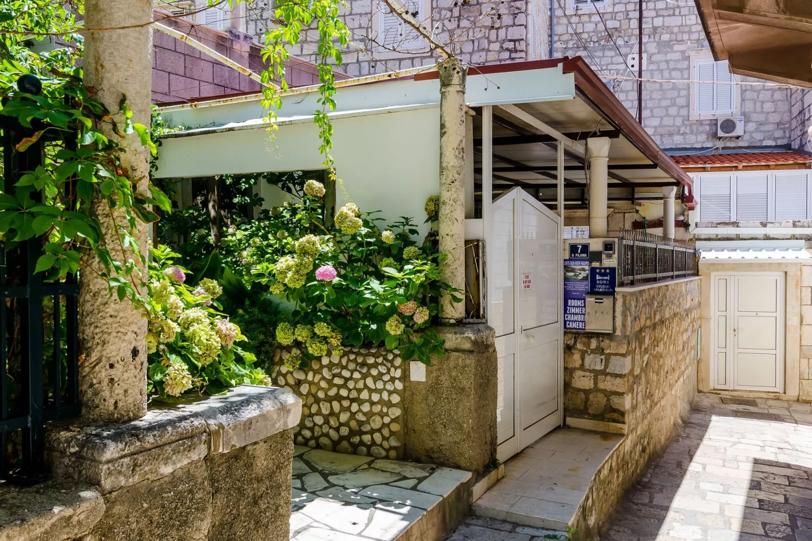 Rooms City Central Old Town - Triple Rom with Sea View-Außenbereich