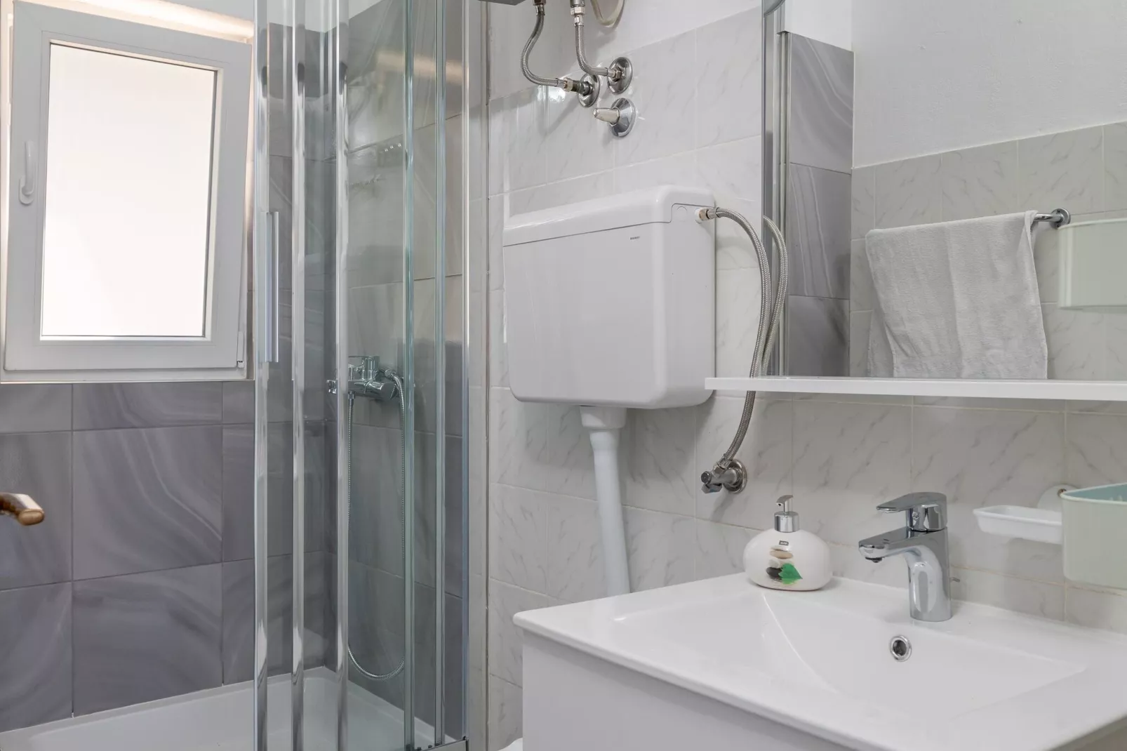 Apartment Agneza - One bedroom apartment with terrace-Bathroom