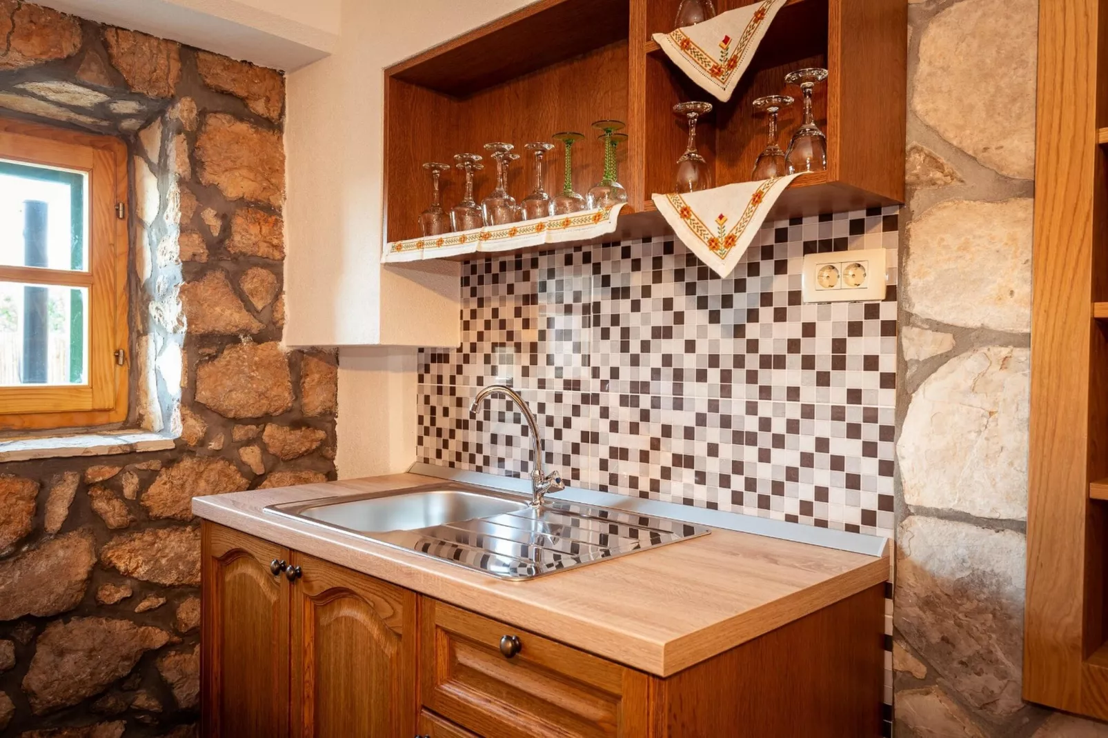 Villa Lazini Dvori - Two Bedroom Stone House Villa with Private Pool-Kitchen