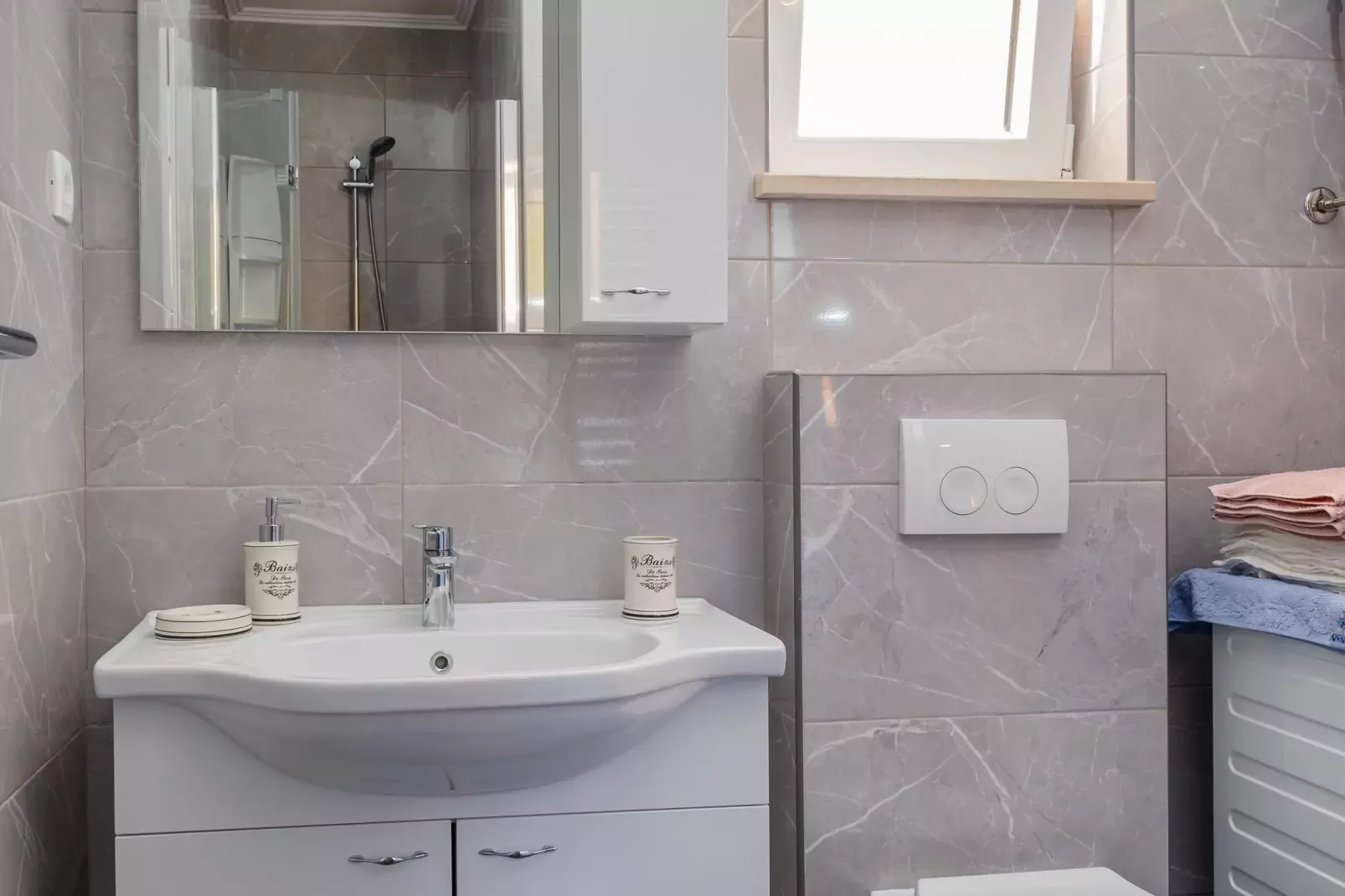 Apartment Pod Nespolom - One Bedroom Apartment with Terrace-Bathroom