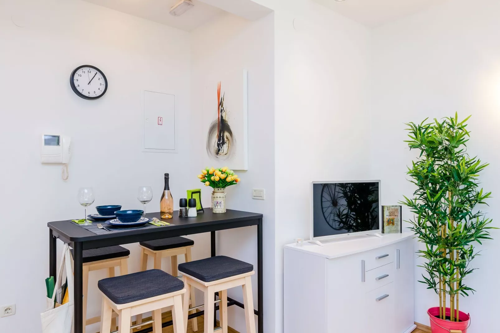 Private Garden Apartment Dubrovnik - Two-Bedroom Apartment with Garden and Terrace-Dining room