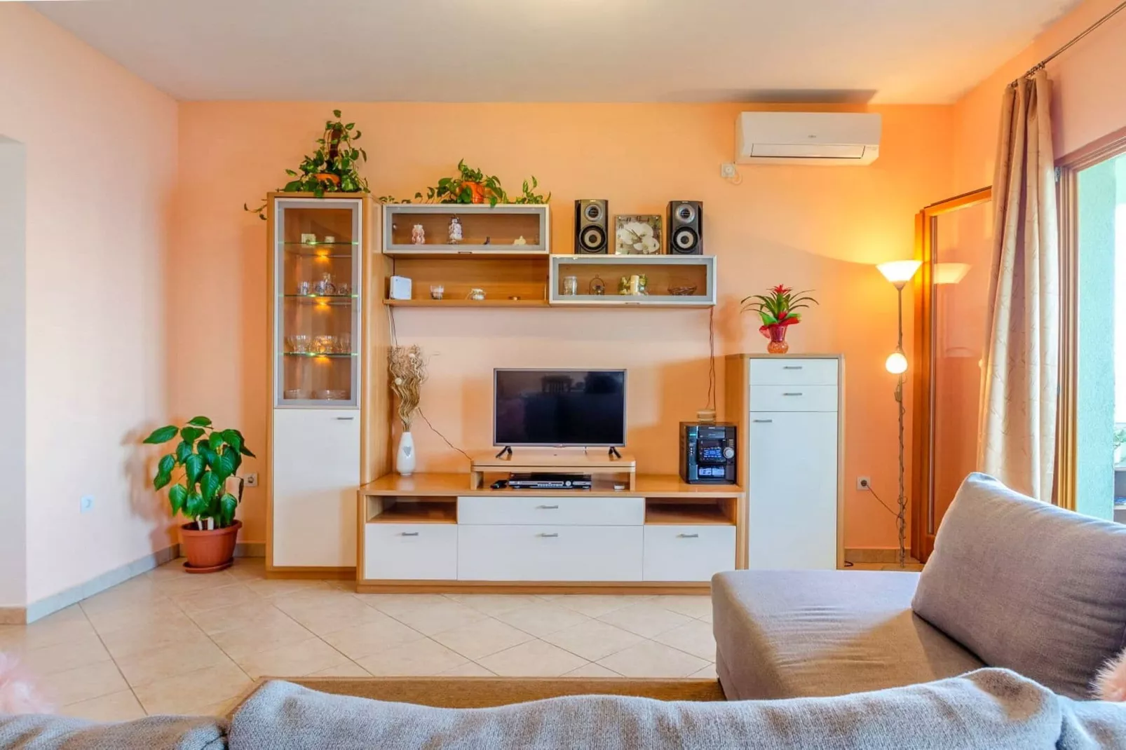 Seafront Holiday Home Marija-Three Bedroom Holiday Home with Sea View-Wohnzimmer