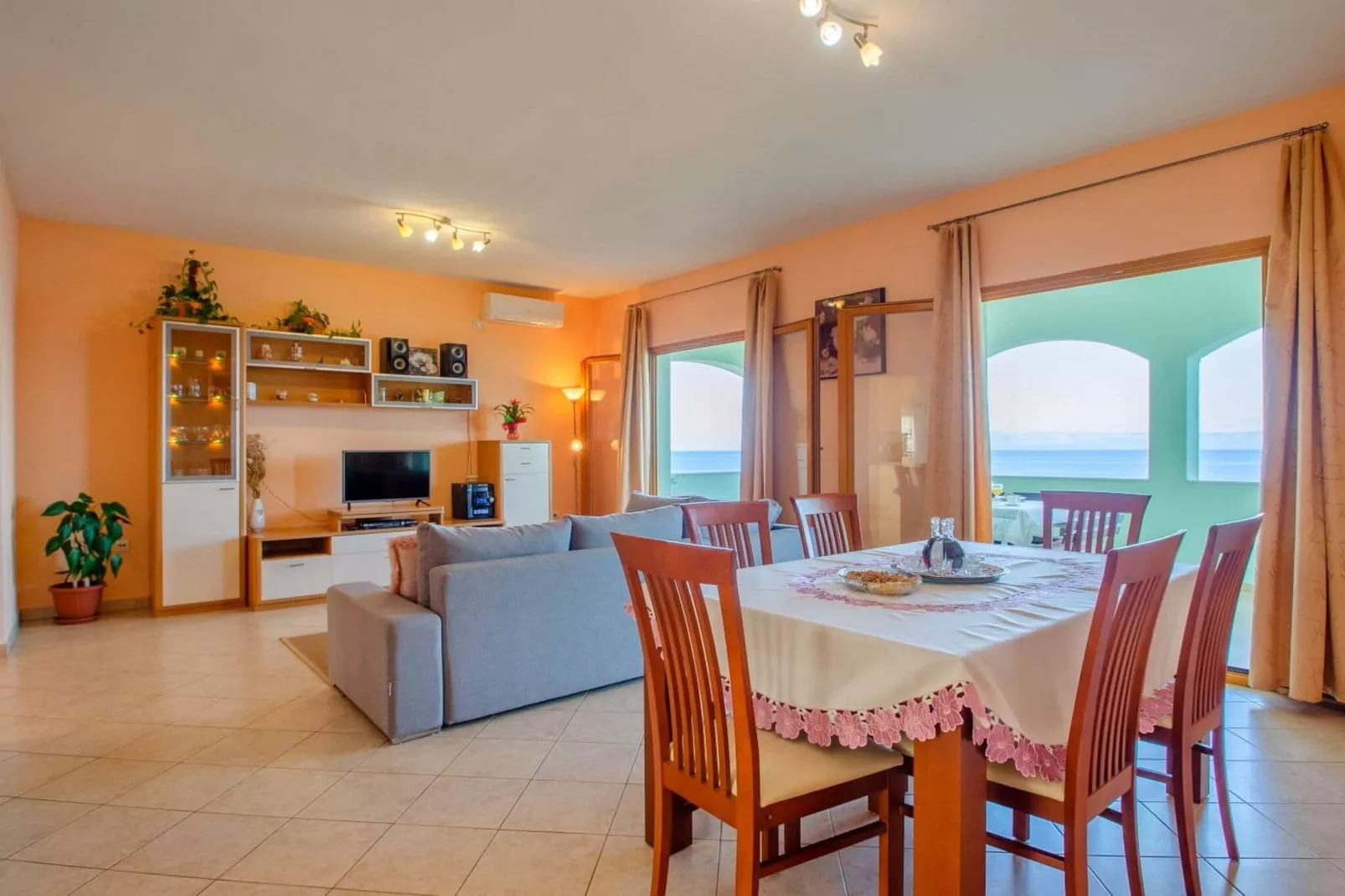Seafront Holiday Home Marija-Three Bedroom Holiday Home with Sea View-Esszimmer