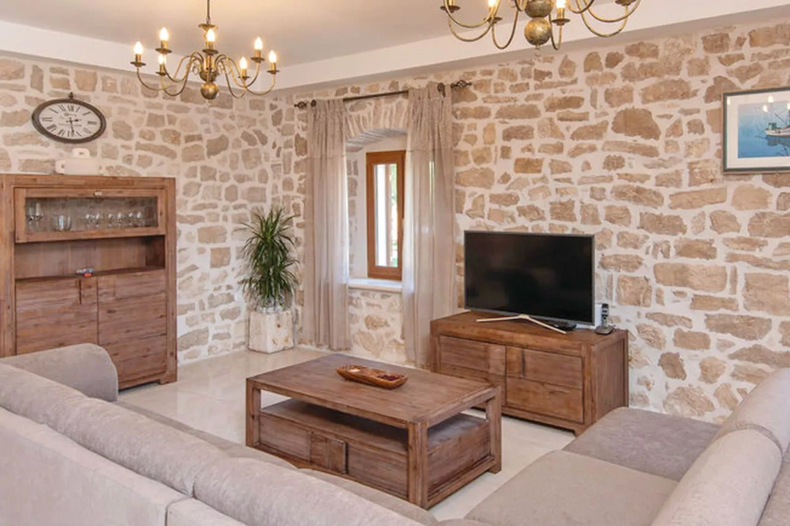 Holiday Home Lovište-Three Bedroom Holiday Home with Pool and  Sea View-Living room