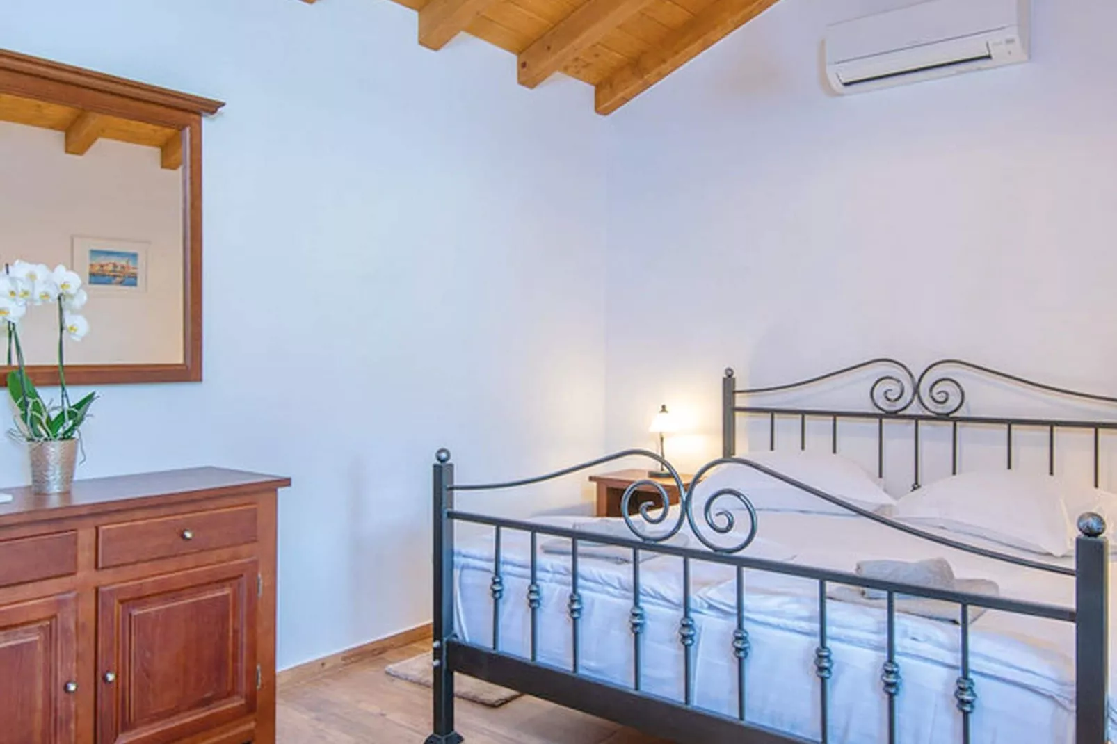 Holiday Home Lovište-Three Bedroom Holiday Home with Pool and  Sea View-Bedroom