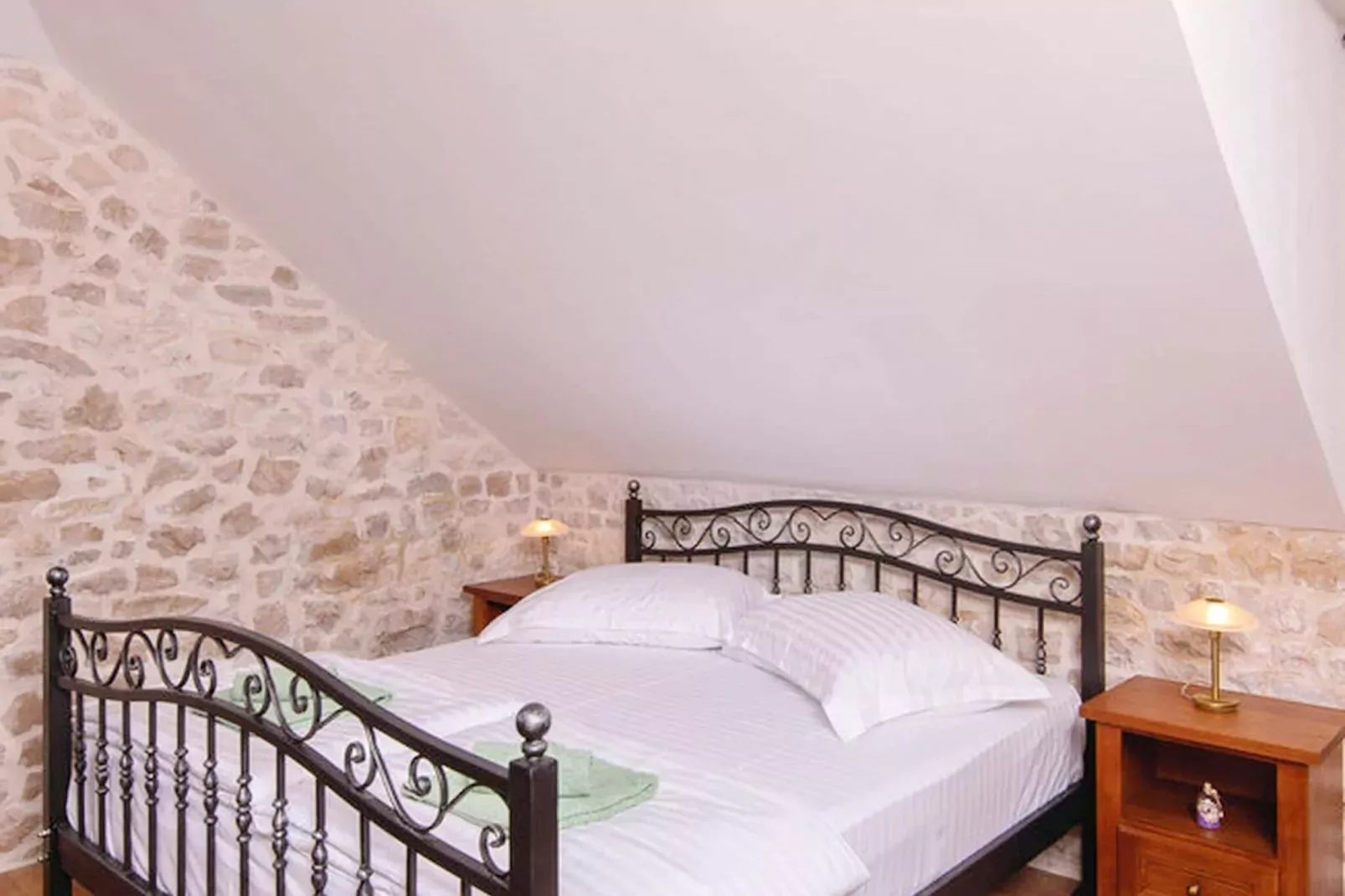 Holiday Home Lovište-Three Bedroom Holiday Home with Pool and  Sea View-Bedroom