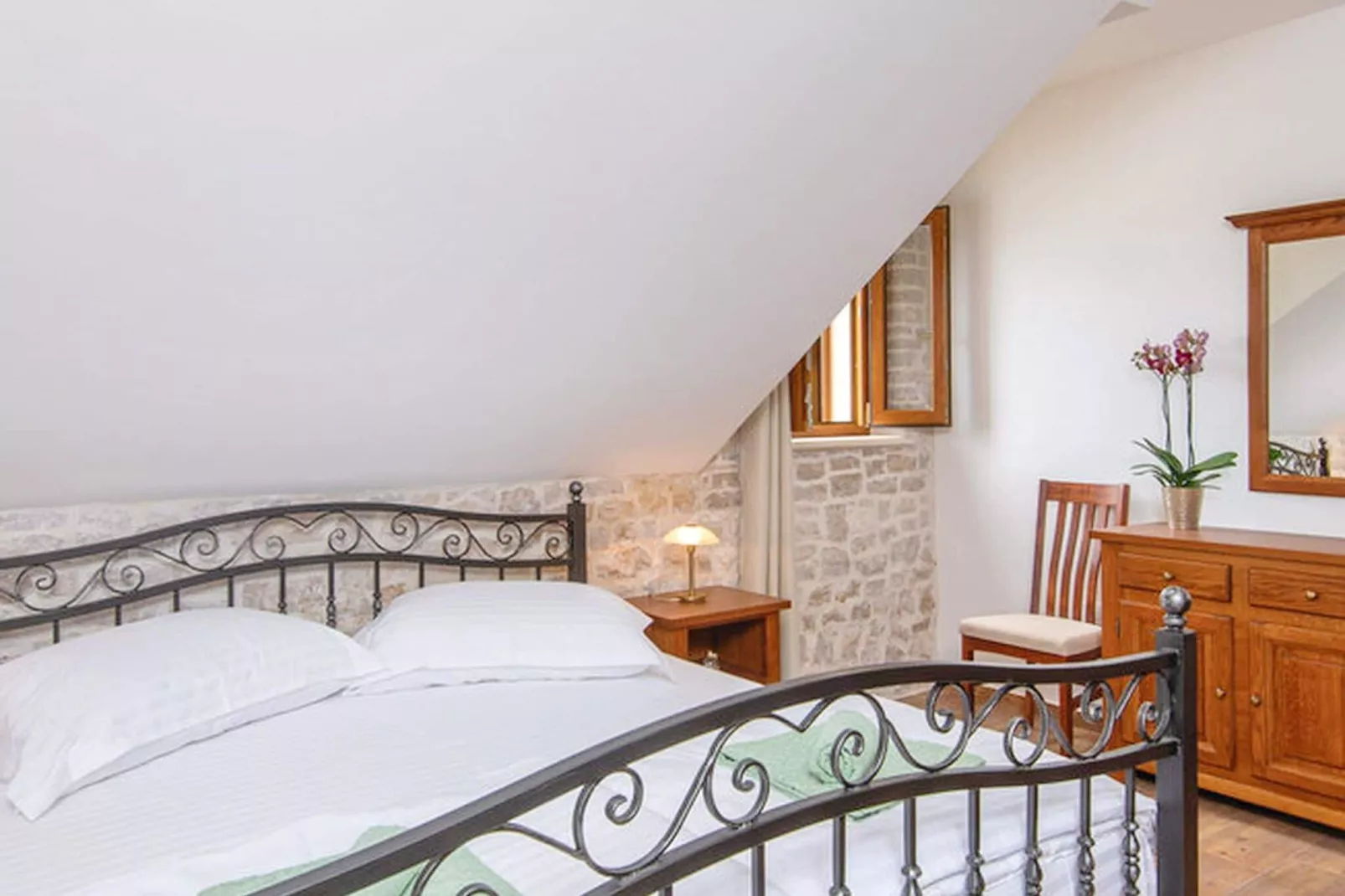 Holiday Home Lovište-Three Bedroom Holiday Home with Pool and  Sea View-Bedroom