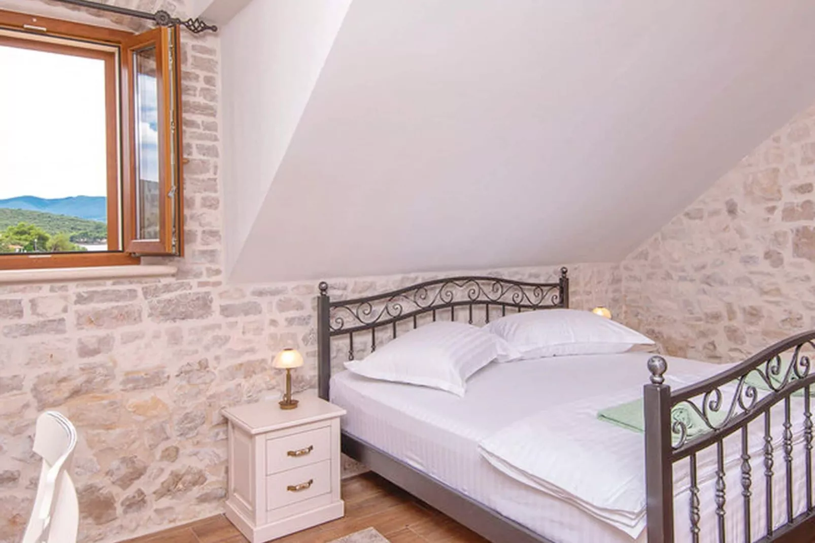 Holiday Home Lovište-Three Bedroom Holiday Home with Pool and  Sea View-Bedroom