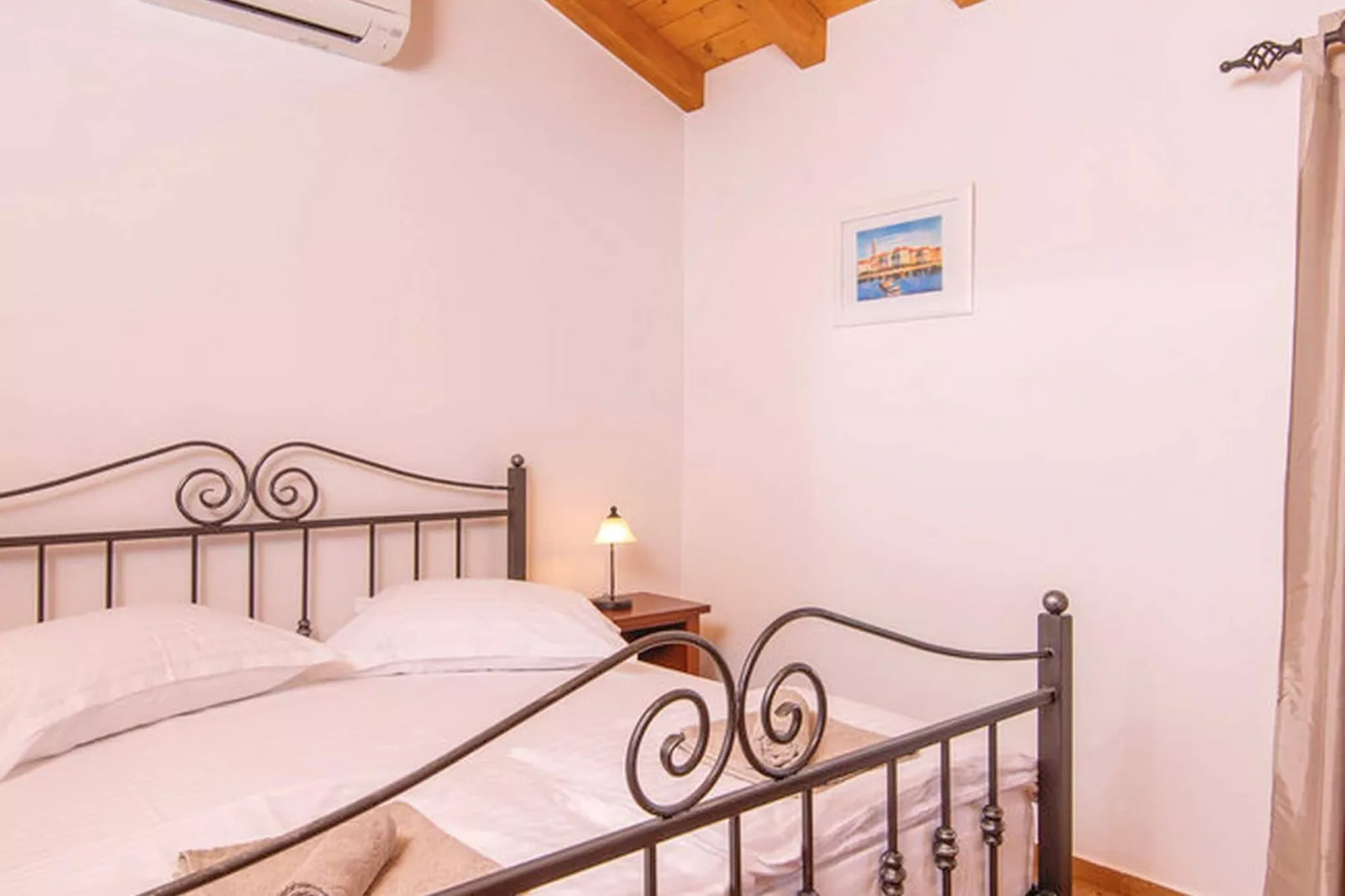 Holiday Home Lovište-Three Bedroom Holiday Home with Pool and  Sea View-Bedroom