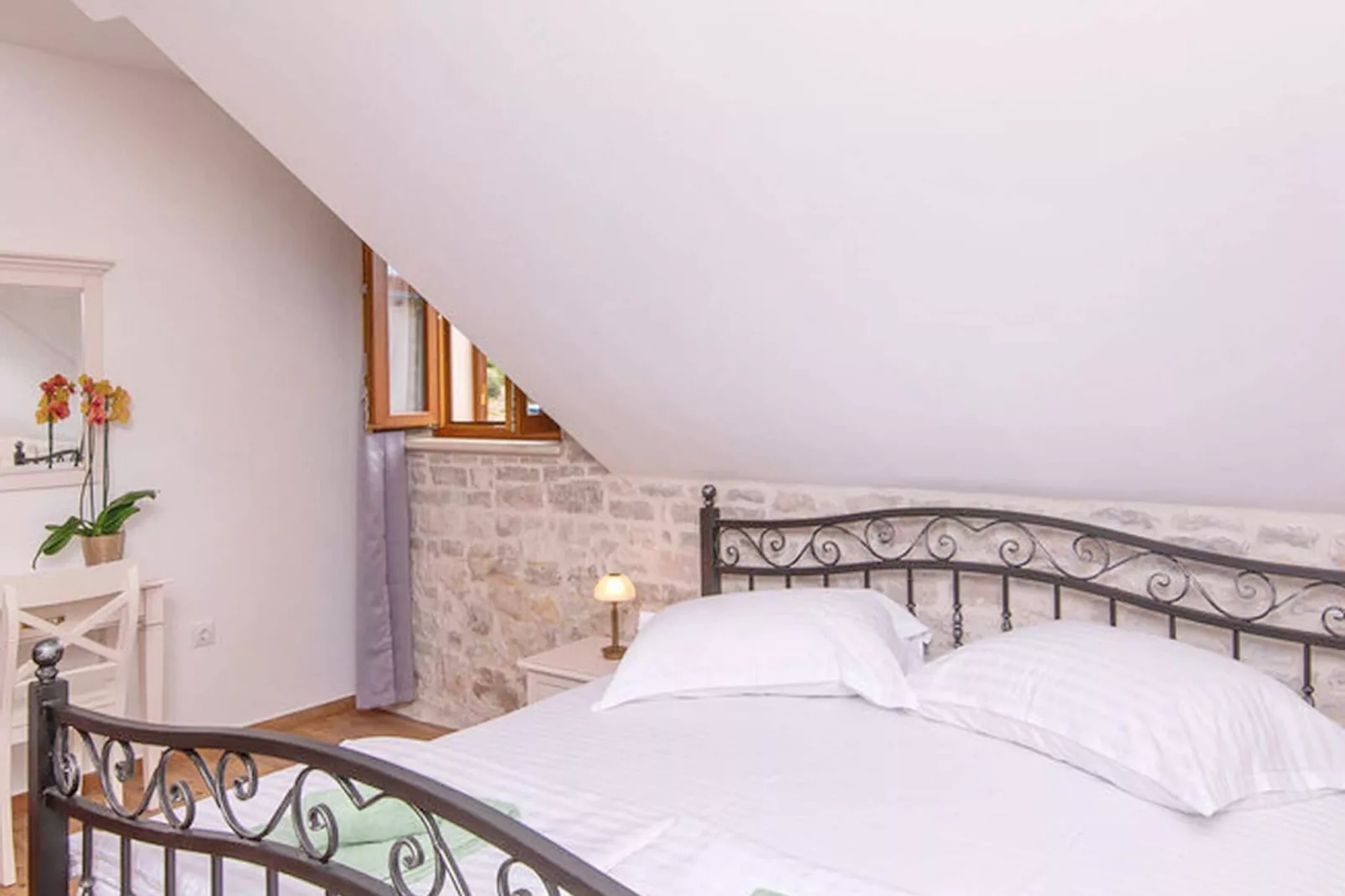Holiday Home Lovište-Three Bedroom Holiday Home with Pool and  Sea View-Bedroom