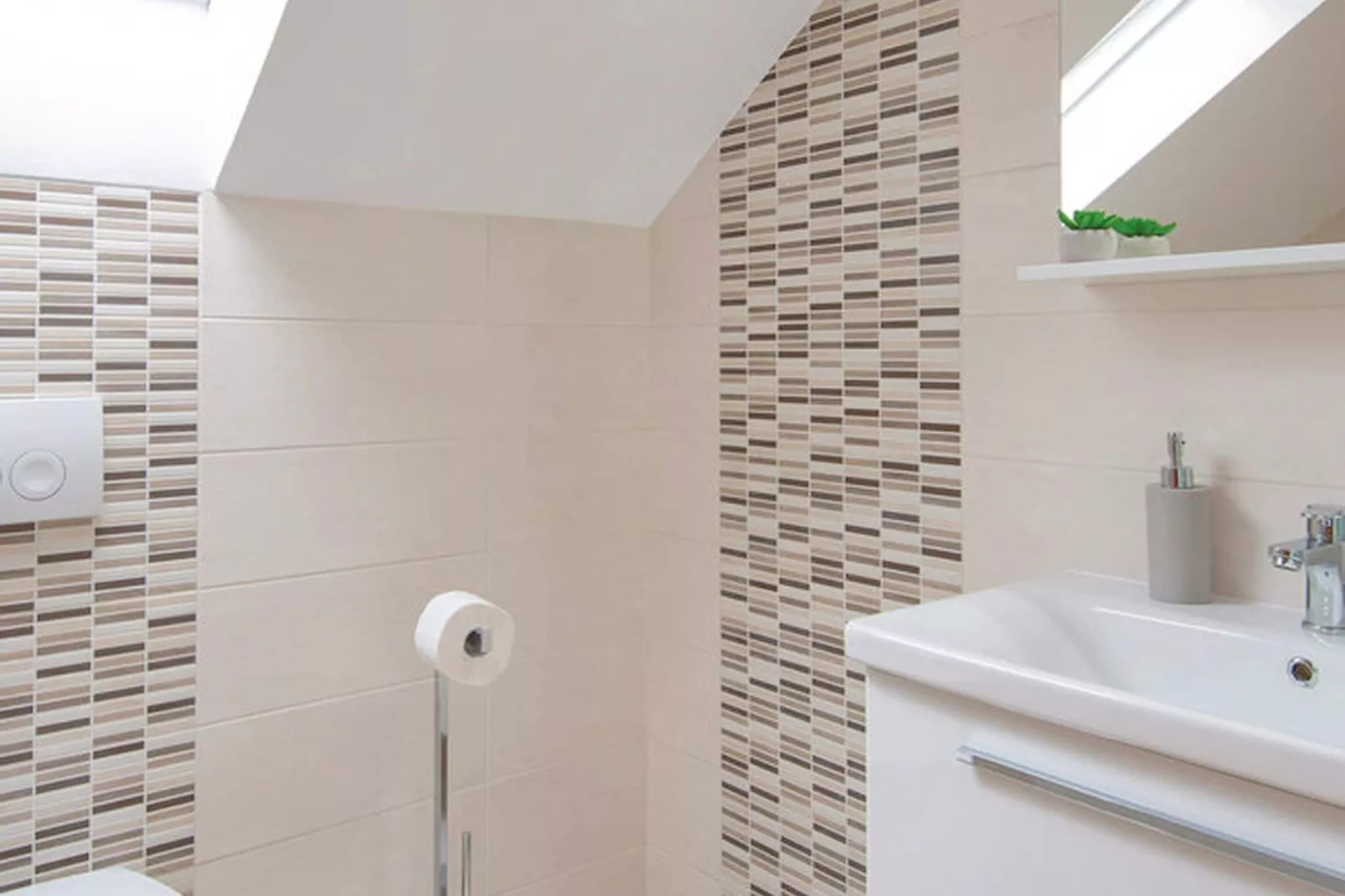 Holiday Home Lovište-Three Bedroom Holiday Home with Pool and  Sea View-Bathroom