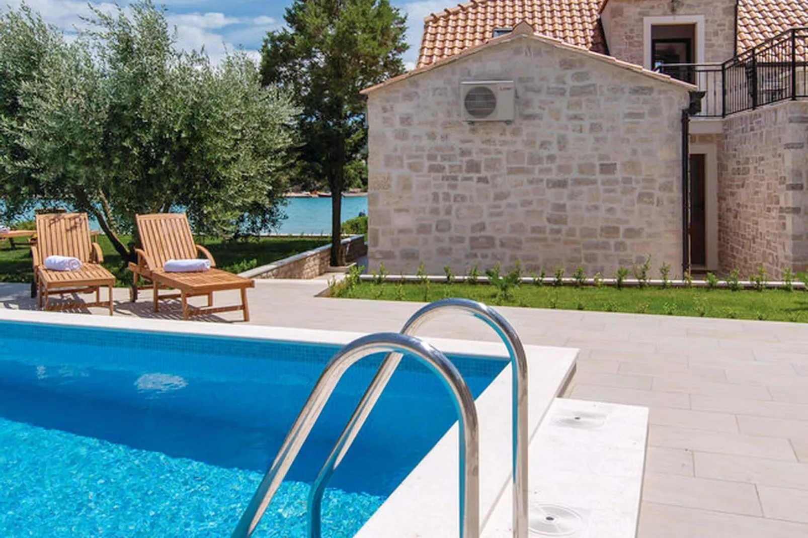 Holiday Home Lovište-Three Bedroom Holiday Home with Pool and  Sea View-Pool