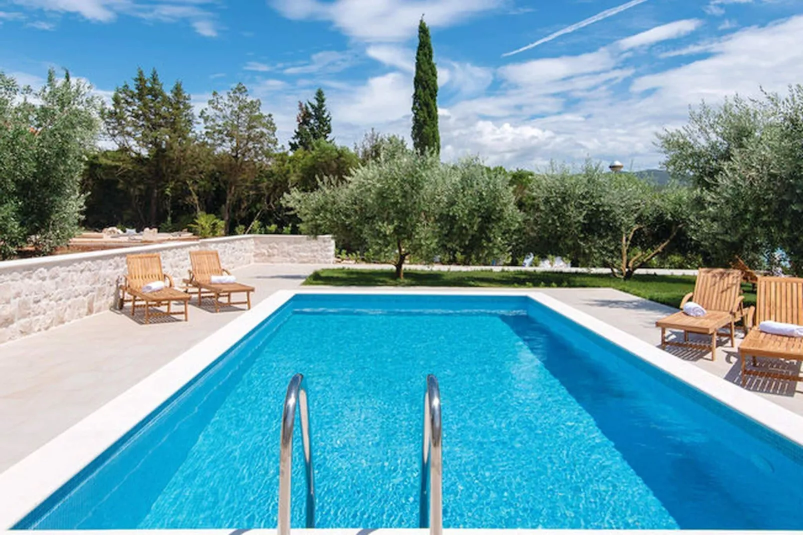 Holiday Home Lovište-Three Bedroom Holiday Home with Pool and  Sea View-Pool