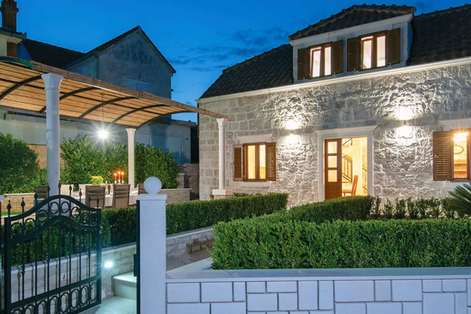 Holiday Home Lovište-Three Bedroom Holiday Home with Pool and  Sea View-Outdoor