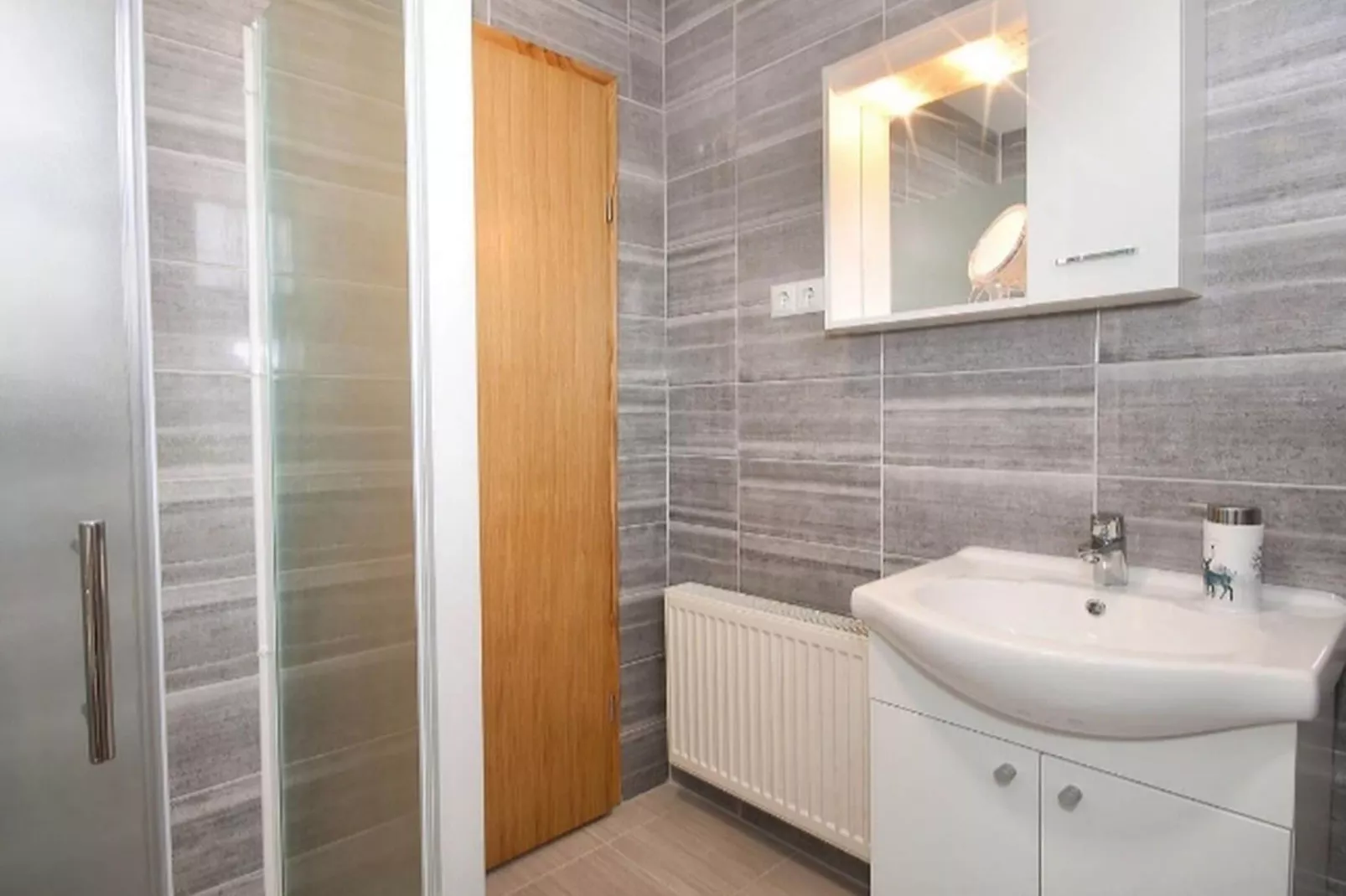Apartment Josipa- Two-Bedroom Apartment-Badezimmer