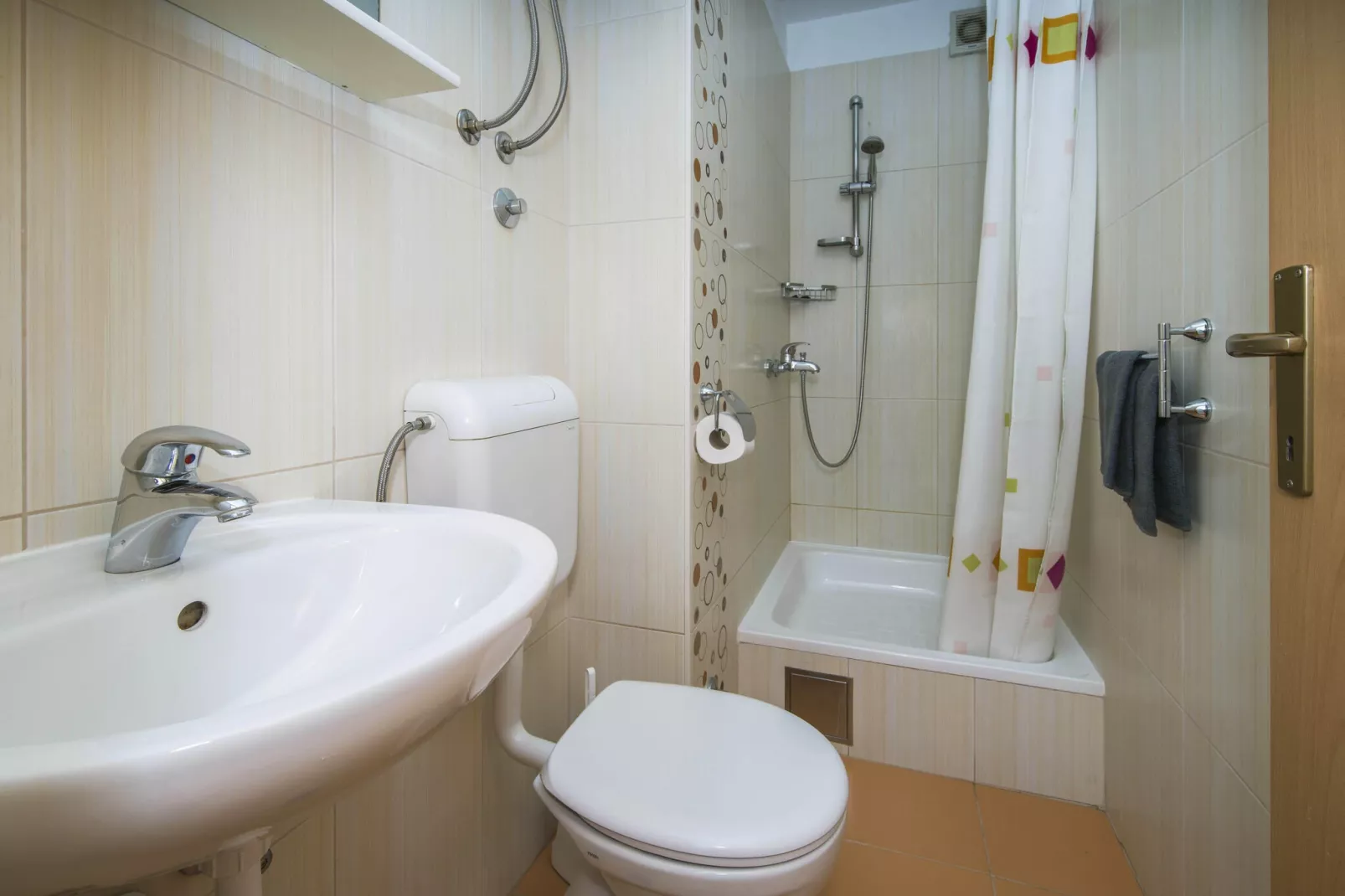 Villa Dvori Viškovi-Seven Bedroom Villa with Swimming Pool-Badezimmer