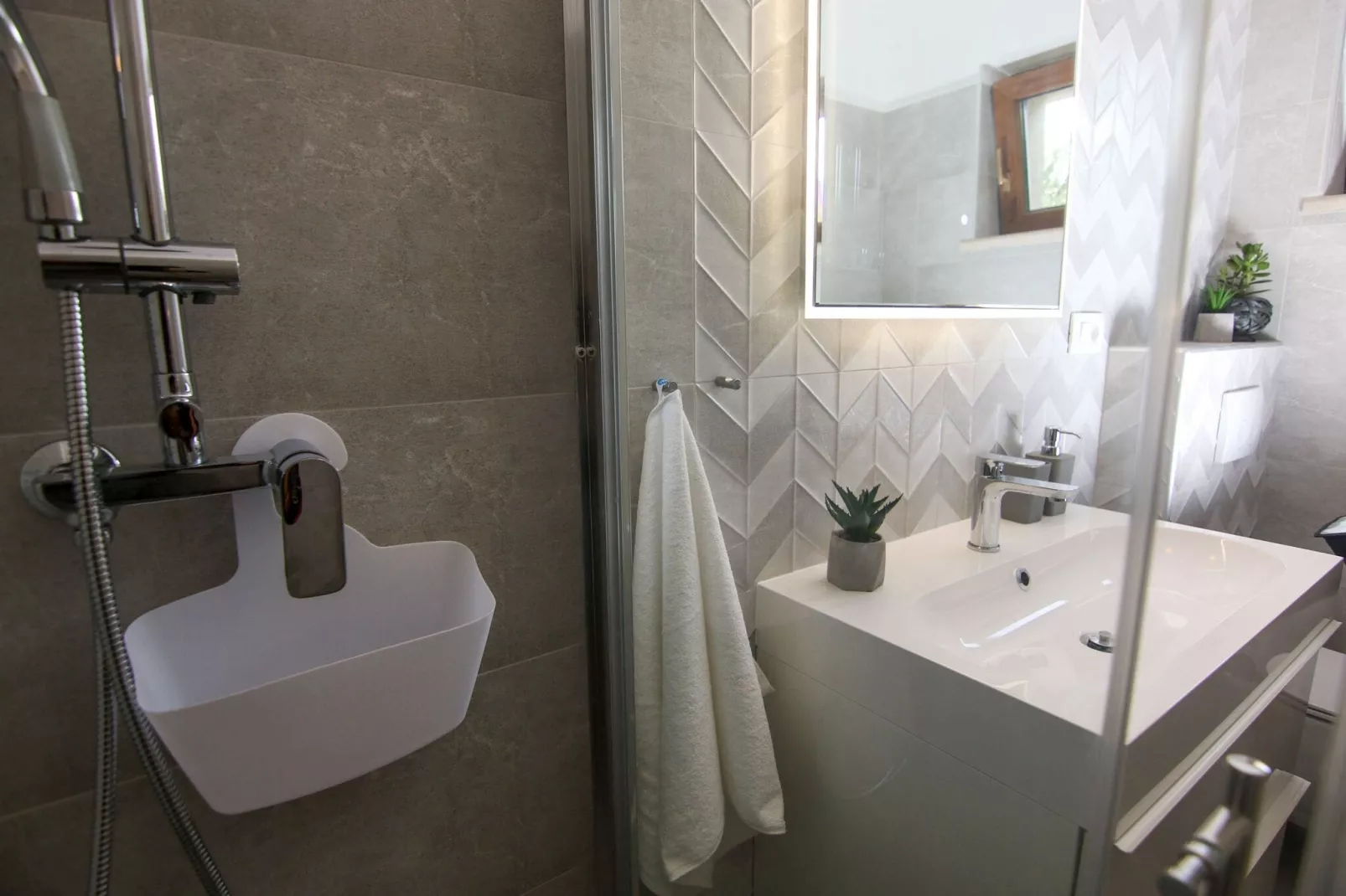 Stone Villa Olea-Three Bedroom Villa with Pool-Bathroom