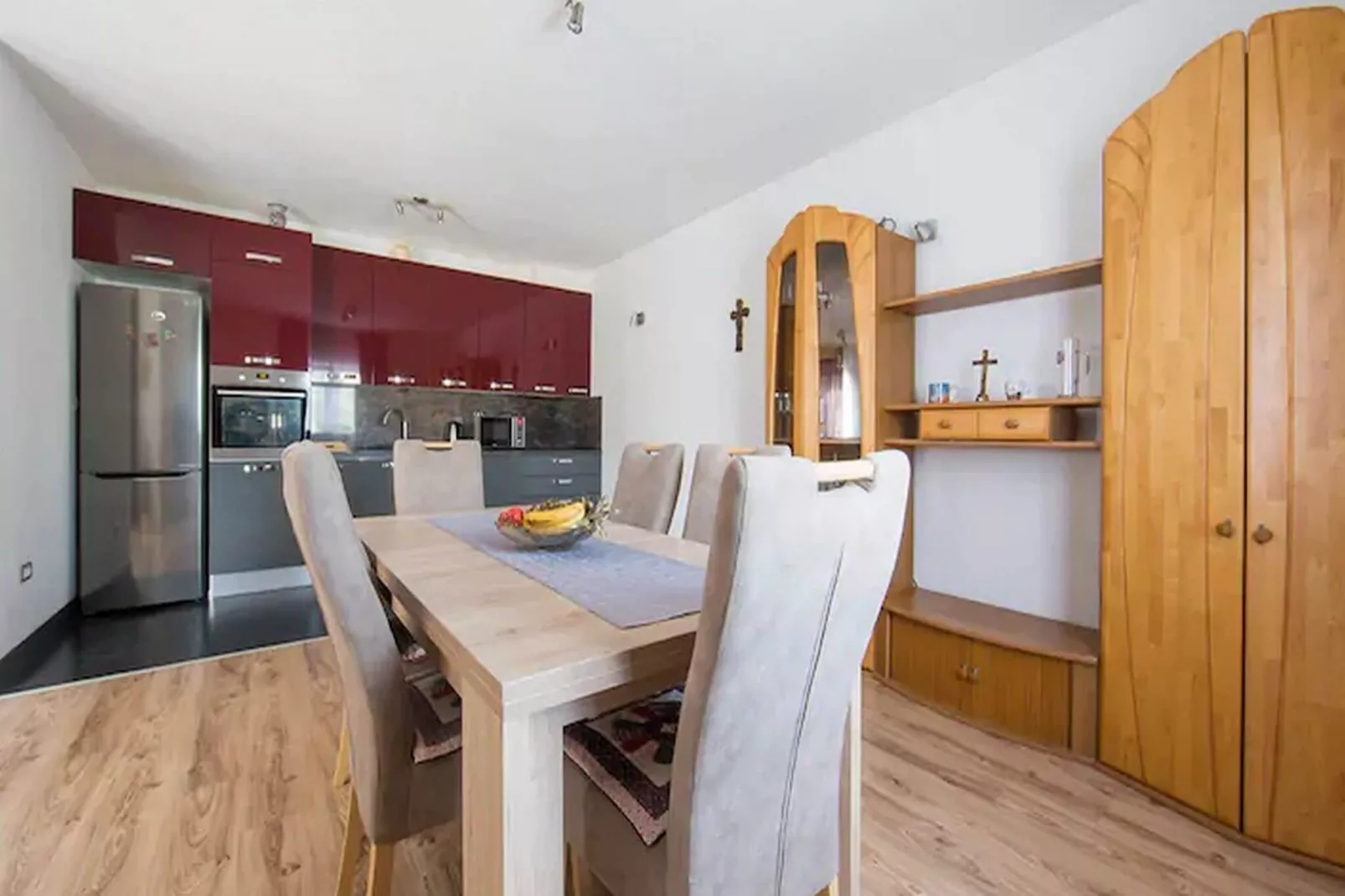Holiday Home J&D No.3-Six Bedroom House  with Pool-Cuisine