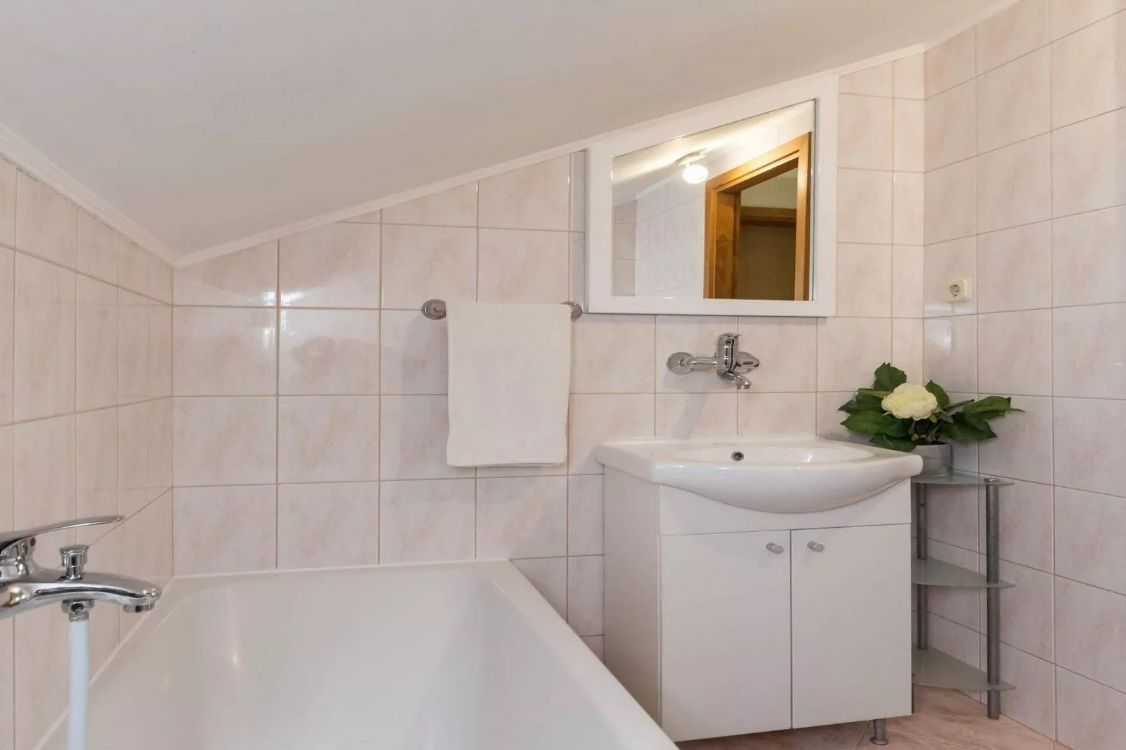 Holiday Home By The Sea-Bathroom