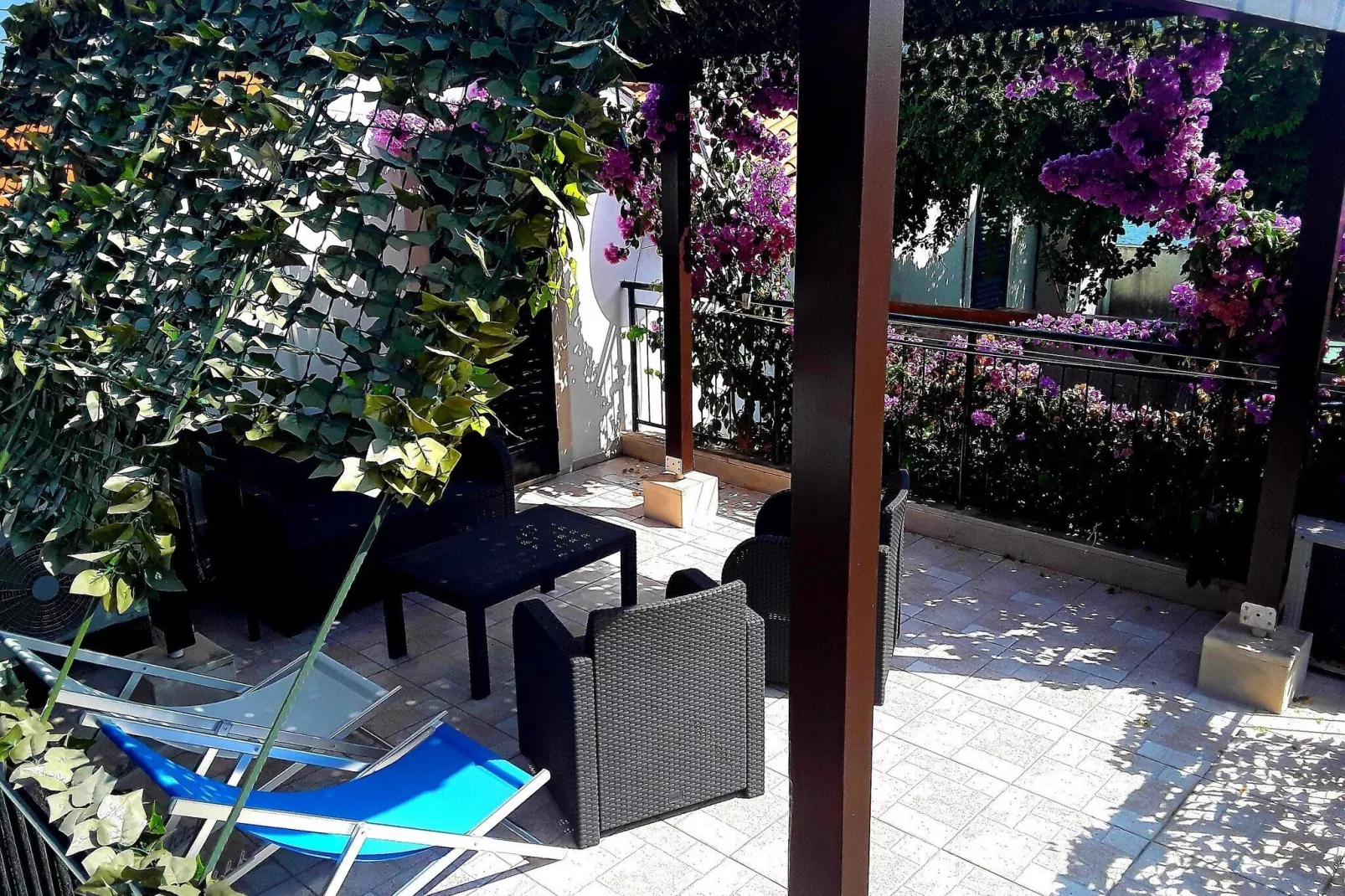 Holiday Home By The Sea-Terrace