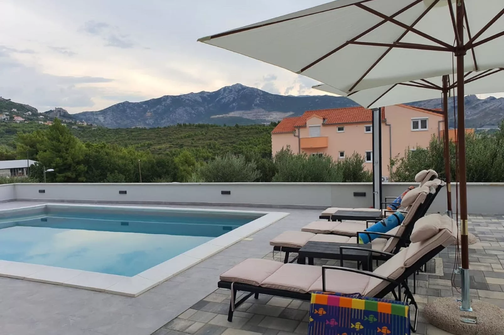 Apartments Villa Salona Sky - Premium One Bedroom Apartment with Balcony (2)-Schwimmbad