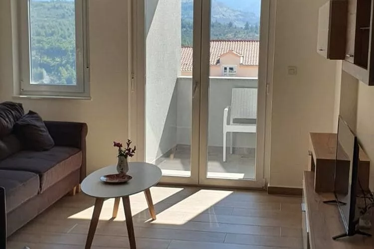 Apartments Villa Salona Sky - Premium Two Bedroom Apartment with Balcony (3)-Wohnzimmer
