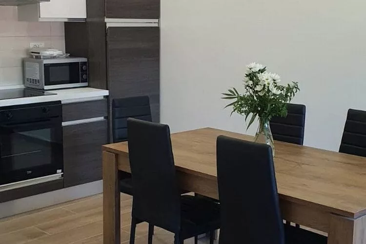 Apartments Villa Salona Sky - Premium Two Bedroom Apartment with Balcony (3)-Küche