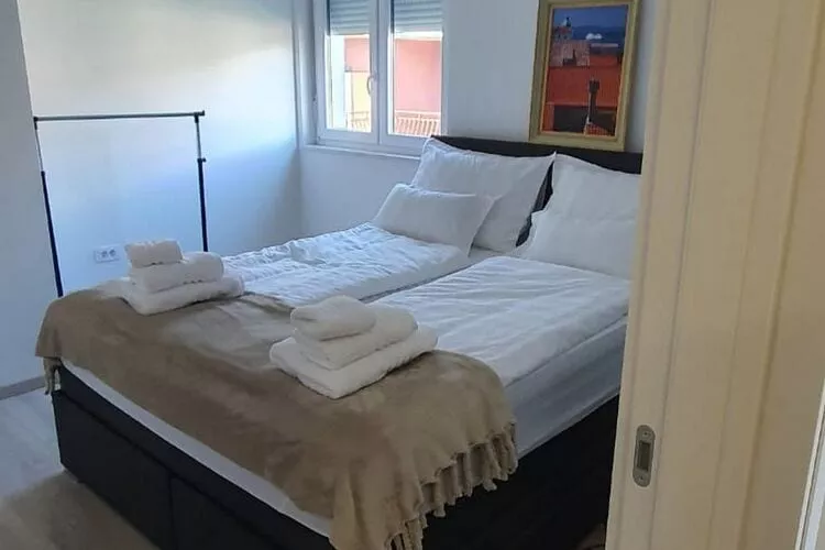 Apartments Villa Salona Sky - Premium Two Bedroom Apartment with Balcony (3)-Schlafzimmer