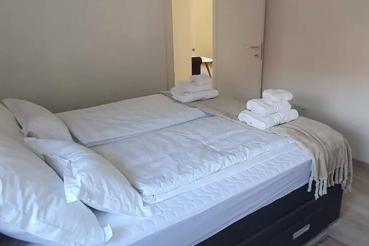 Apartments Villa Salona Sky - Premium Two Bedroom Apartment with Balcony (3)-Schlafzimmer