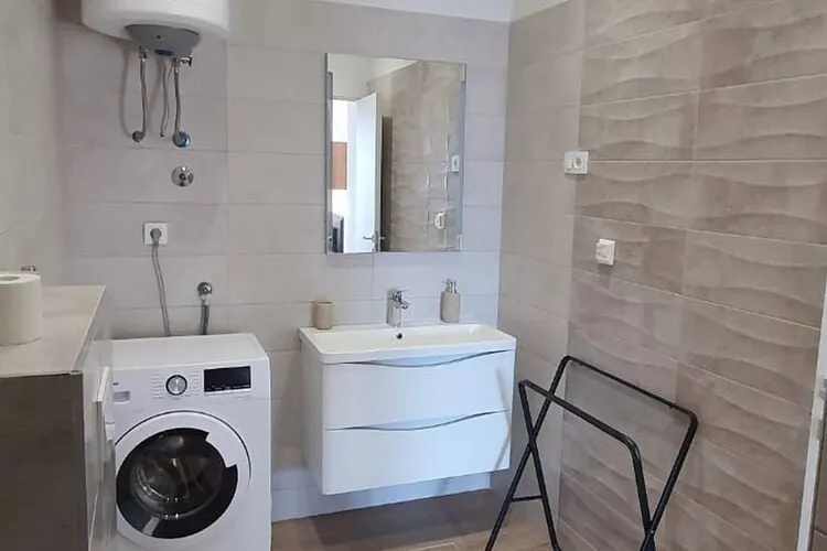 Apartments Villa Salona Sky - Premium Two Bedroom Apartment with Balcony (3)-Badezimmer