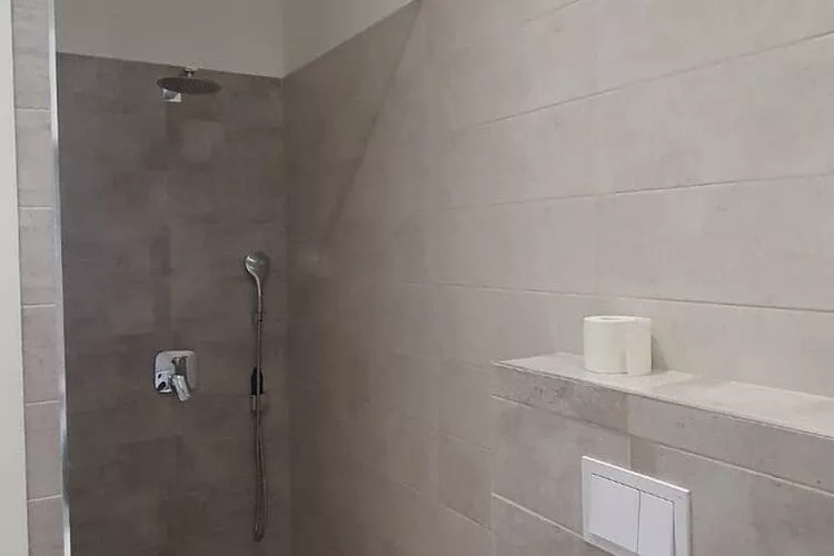 Apartments Villa Salona Sky - Premium Two Bedroom Apartment with Balcony (3)-Badezimmer