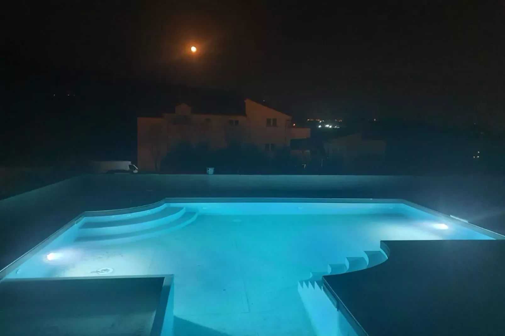 Apartments Villa Salona Sky - Premium Two Bedroom Apartment with Balcony (3)-Schwimmbad