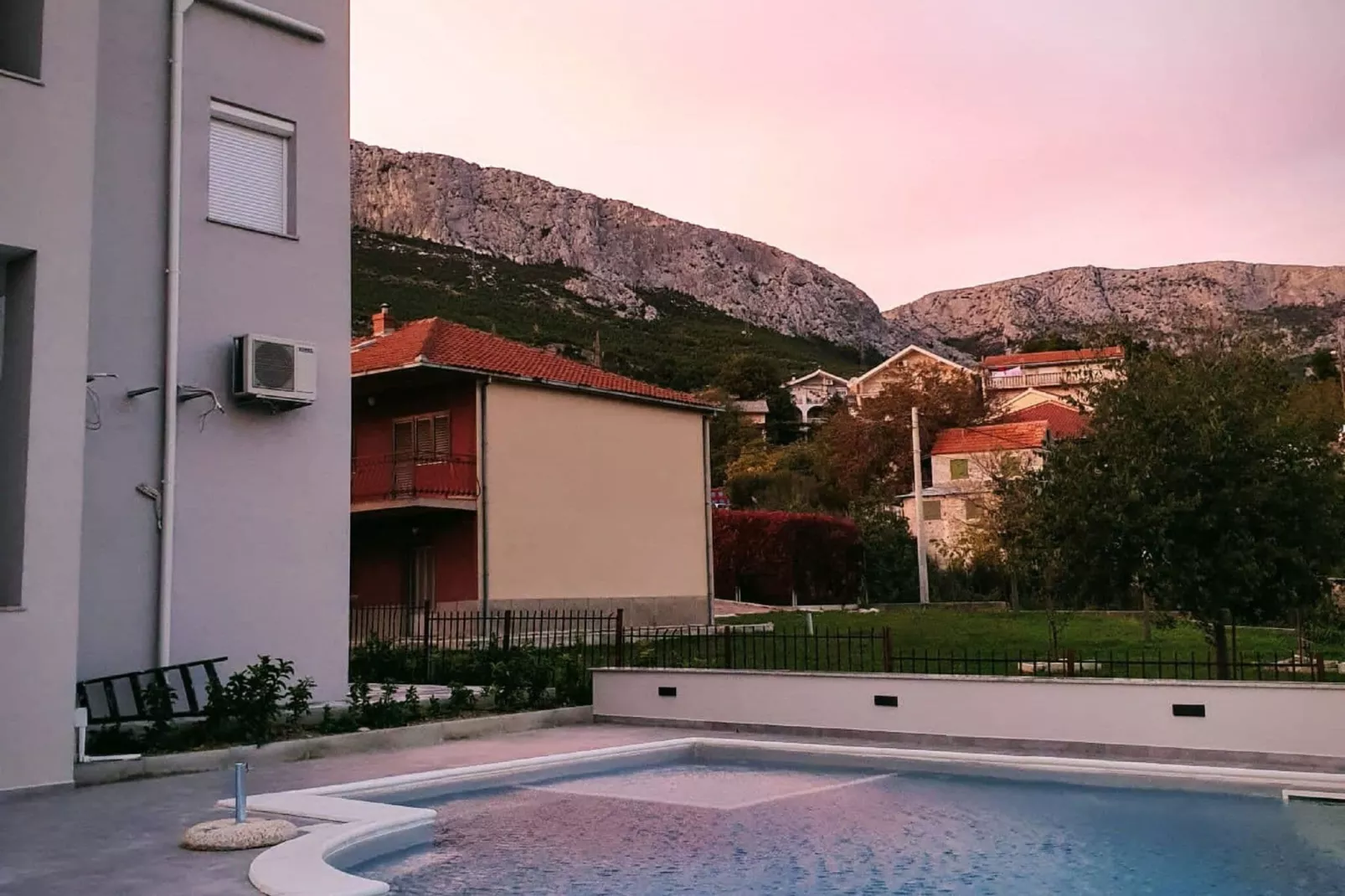 Apartments Villa Salona Sky - Premium Two Bedroom Apartment with Balcony (3)-Außenbereich