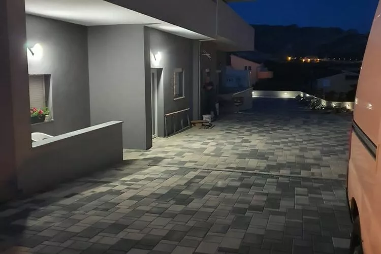 Apartments Villa Salona Sky - Premium Two Bedroom Apartment with Balcony (3)-Außenbereich