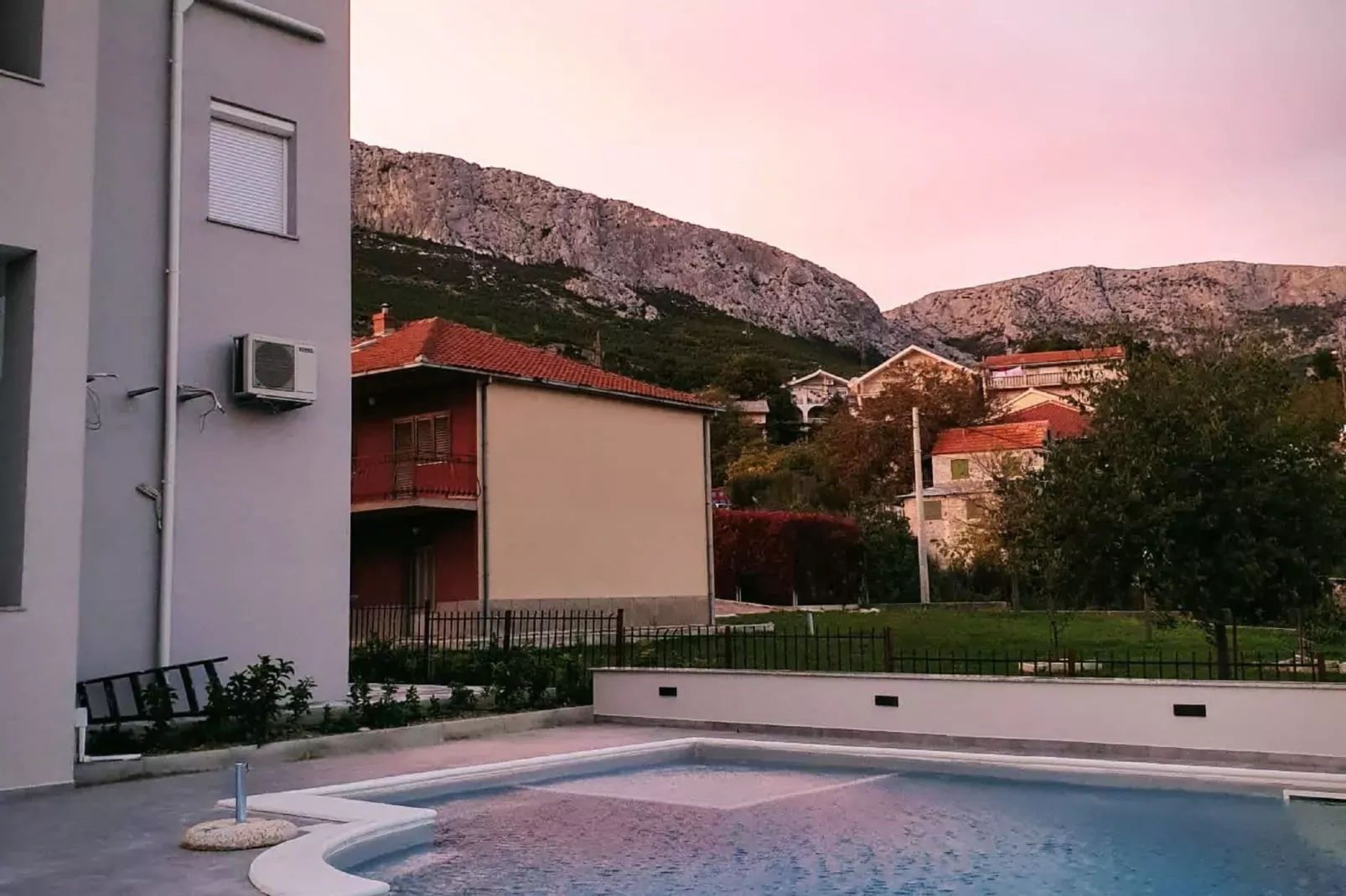 Apartments Villa Salona Sky - Deluxe One Bedroom Apartment with Balcony (4)-Piscine