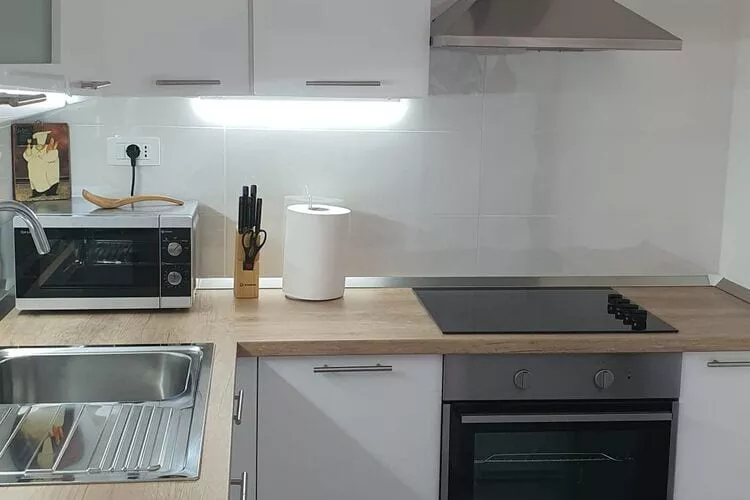 Apartments Villa Salona Sky - Superior Two Bedroom Apartment with Balcony (6)-Kitchen